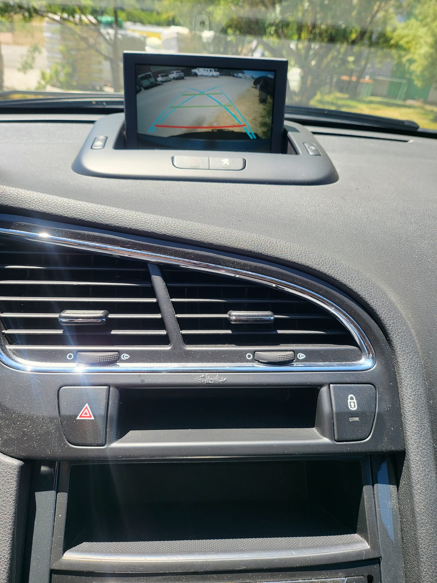 PEUGEOT 5008 HDI 115-image-4