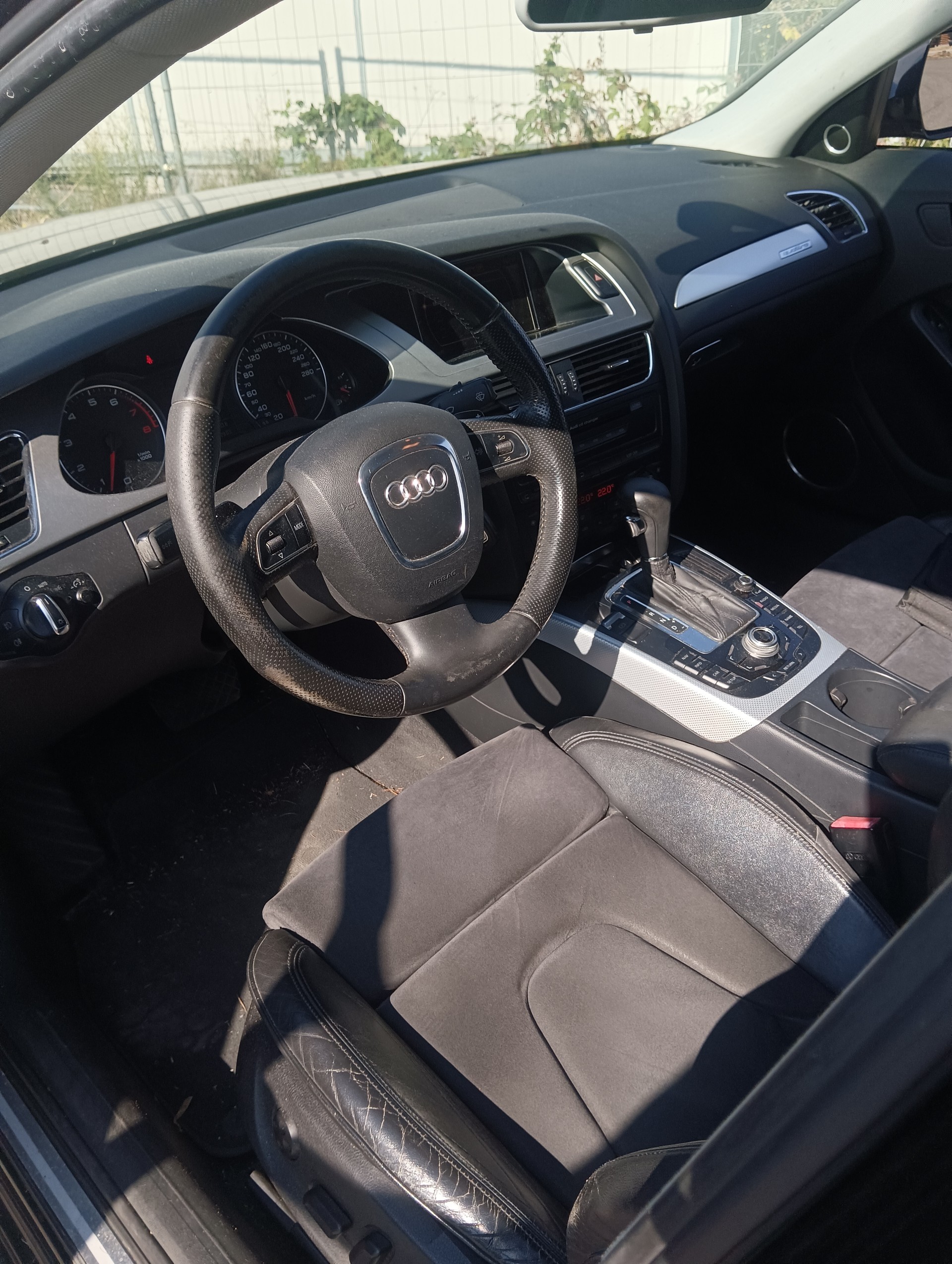 AUDI A4 Limousine 3.2 FSI quattro tiptronic-image-3