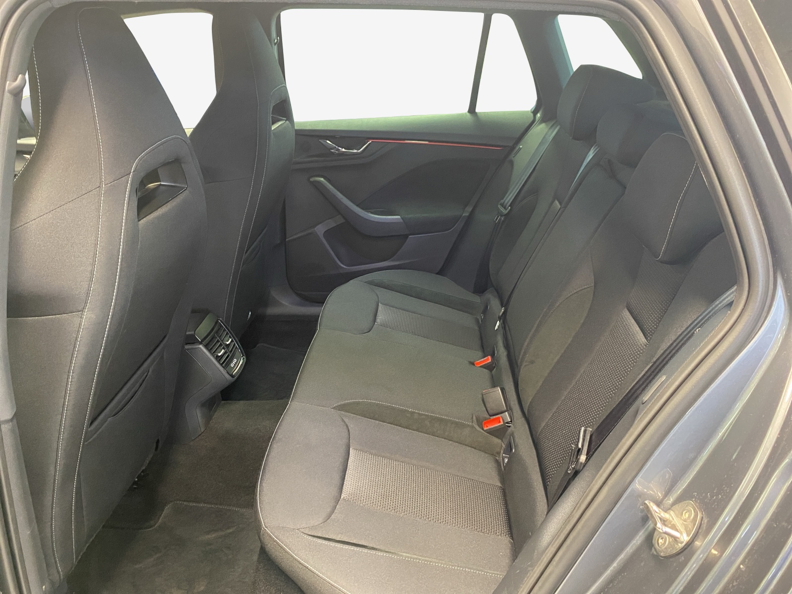 SKODA Kamiq 1.0 TSI Selection DSG-image-11