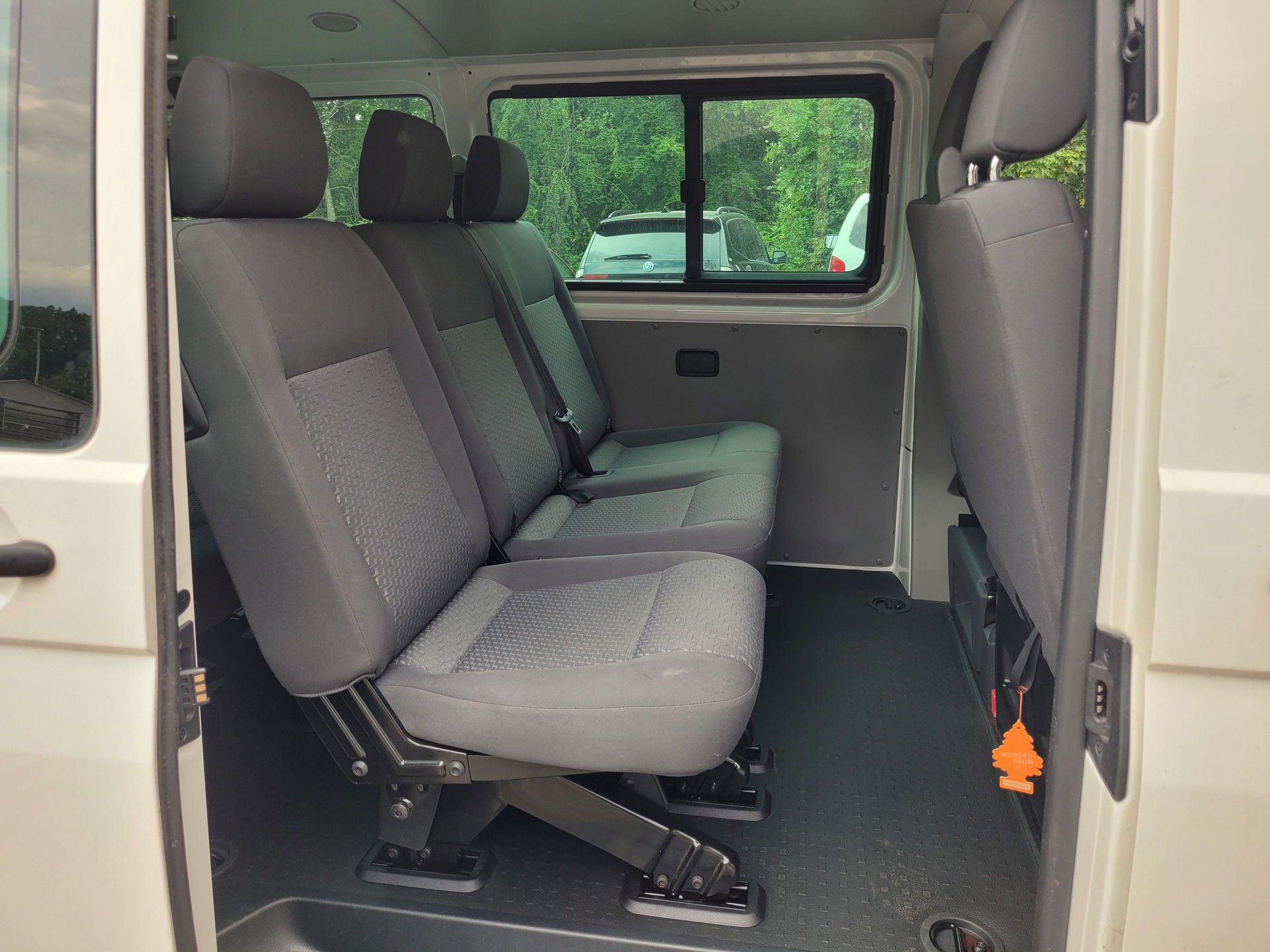 VW T5 2.0 TDI BMT 4Motion Transporter, 9 plätzer.-image-1