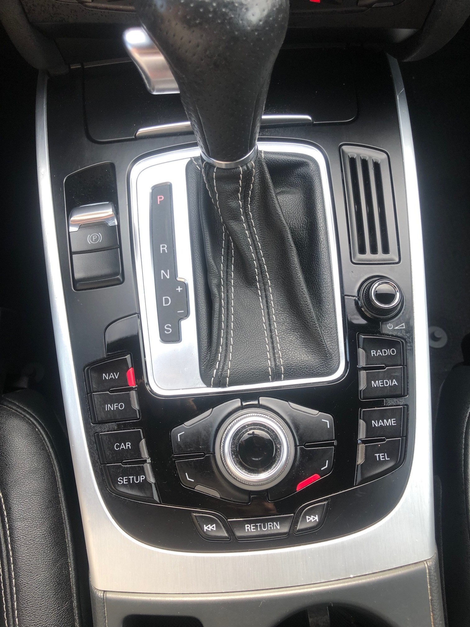 AUDI A4 Avant 2.0 TFSI quattro S-tronic-image-11