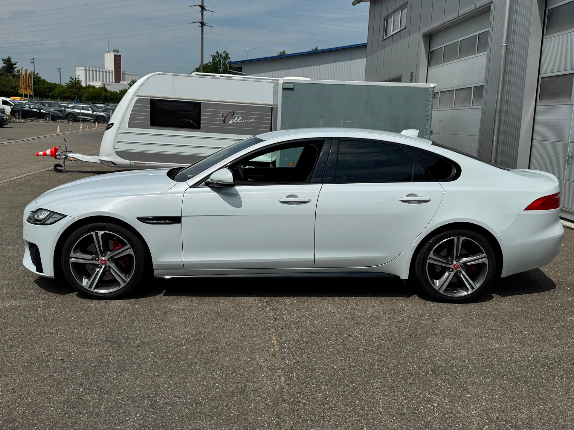 JAGUAR XF S AWD-image-2