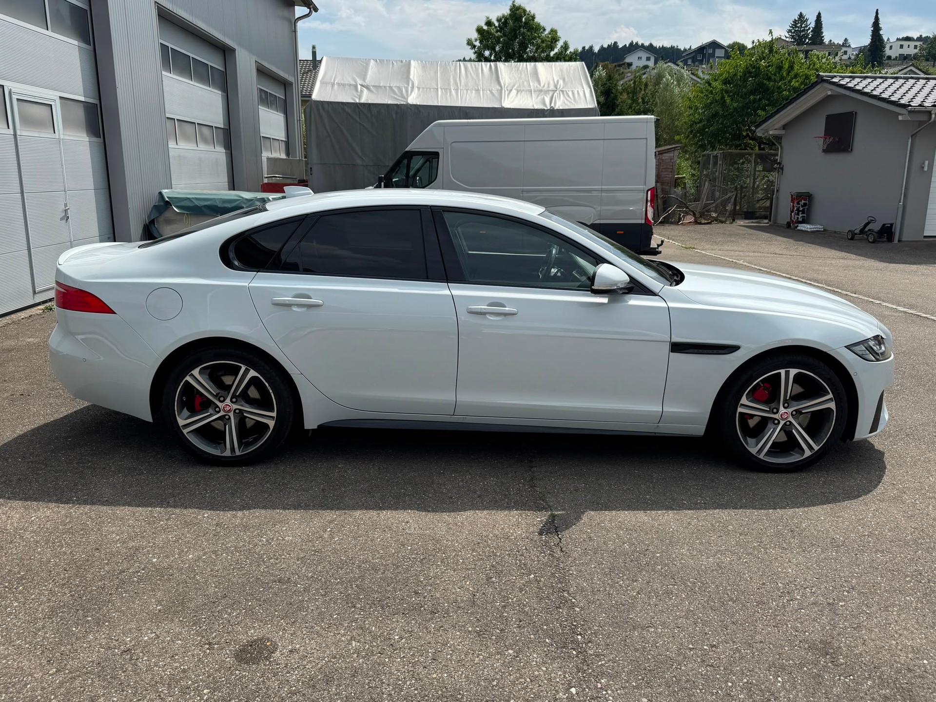JAGUAR XF S AWD-image-5