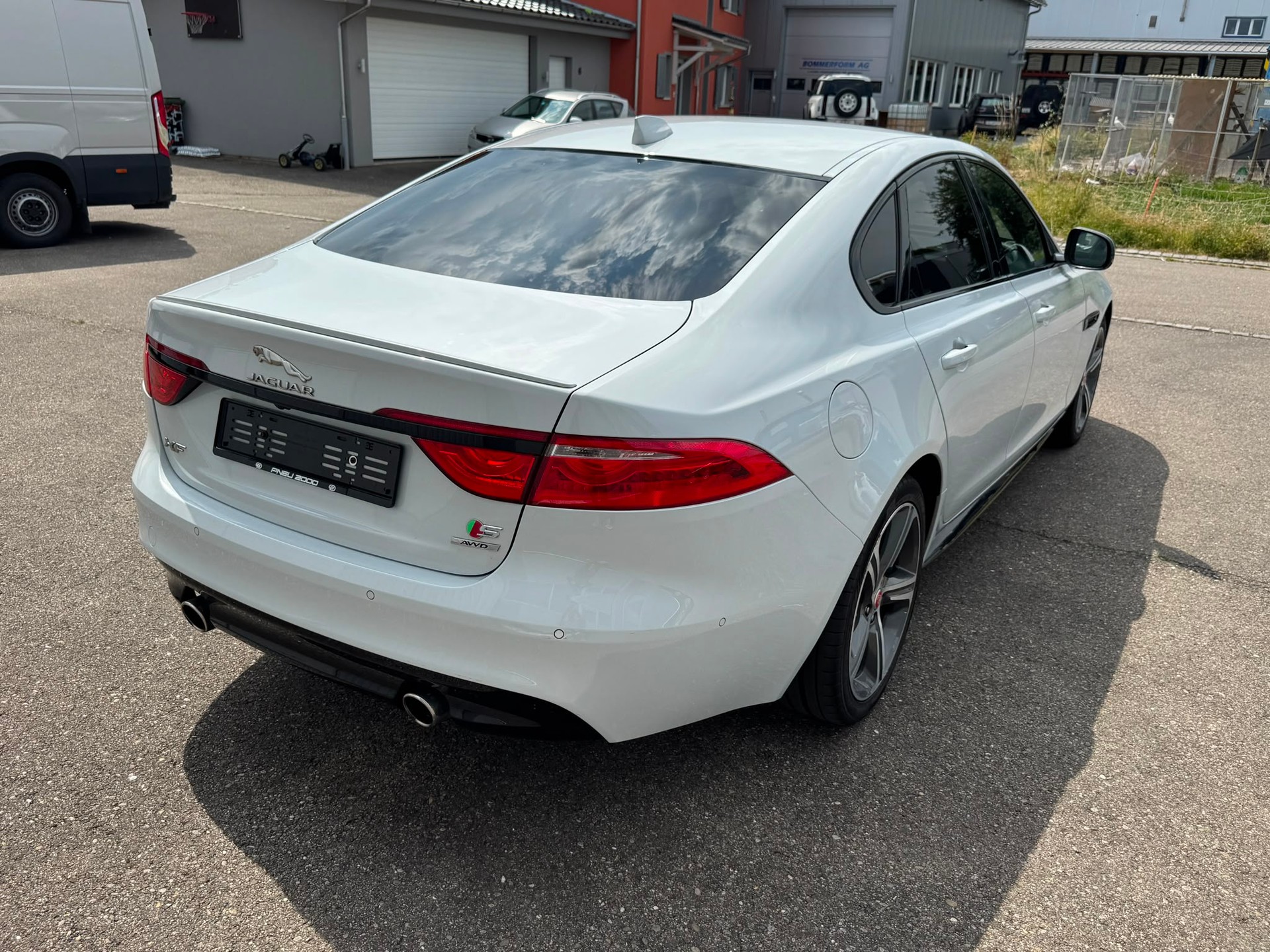 JAGUAR XF S AWD-image-3