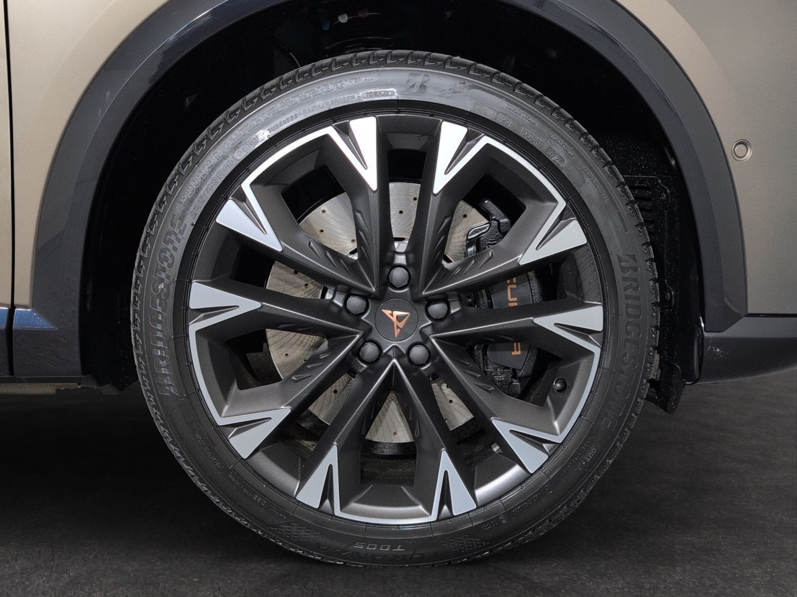 CUPRA Formentor 2.0TSI Black Symphony 4Drive DSG-image-4