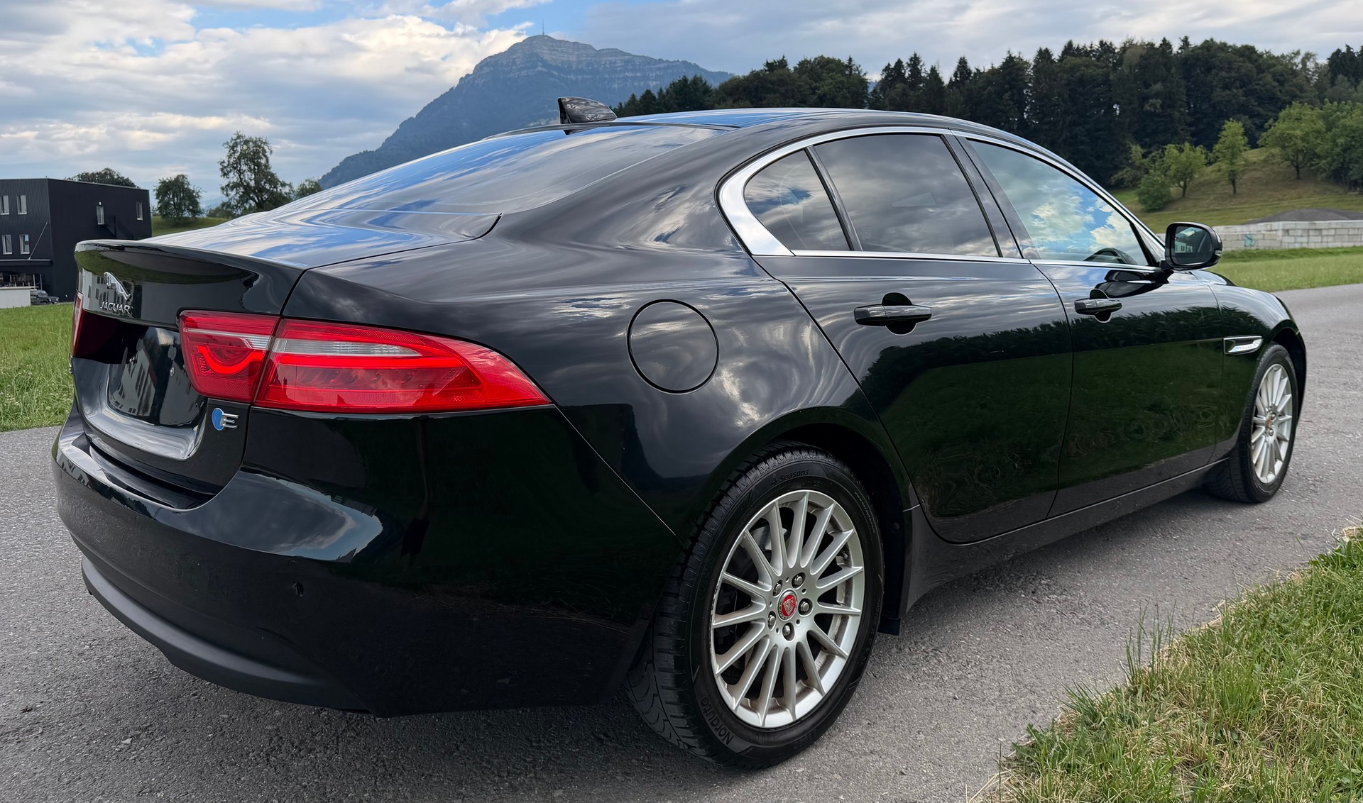 JAGUAR XE 20d Pure Automat-image-5