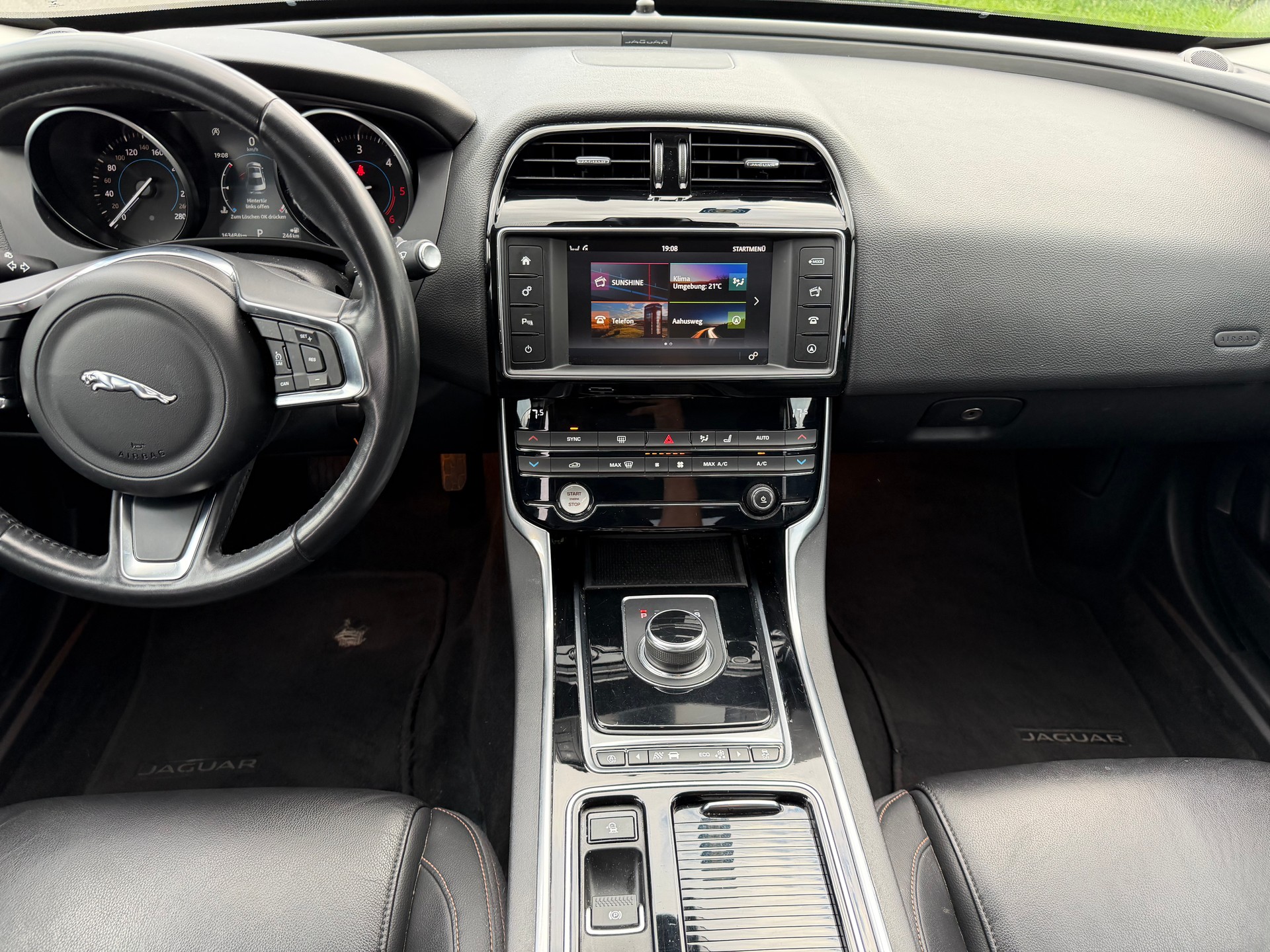 JAGUAR XE 20d Pure Automat-image-14