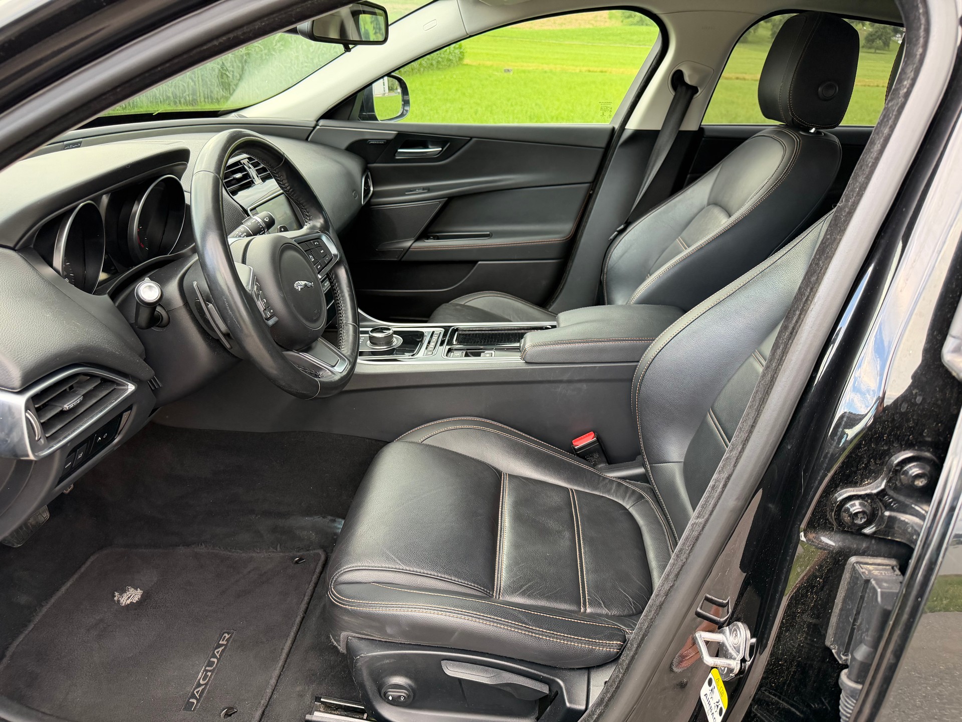 JAGUAR XE 20d Pure Automat-image-7