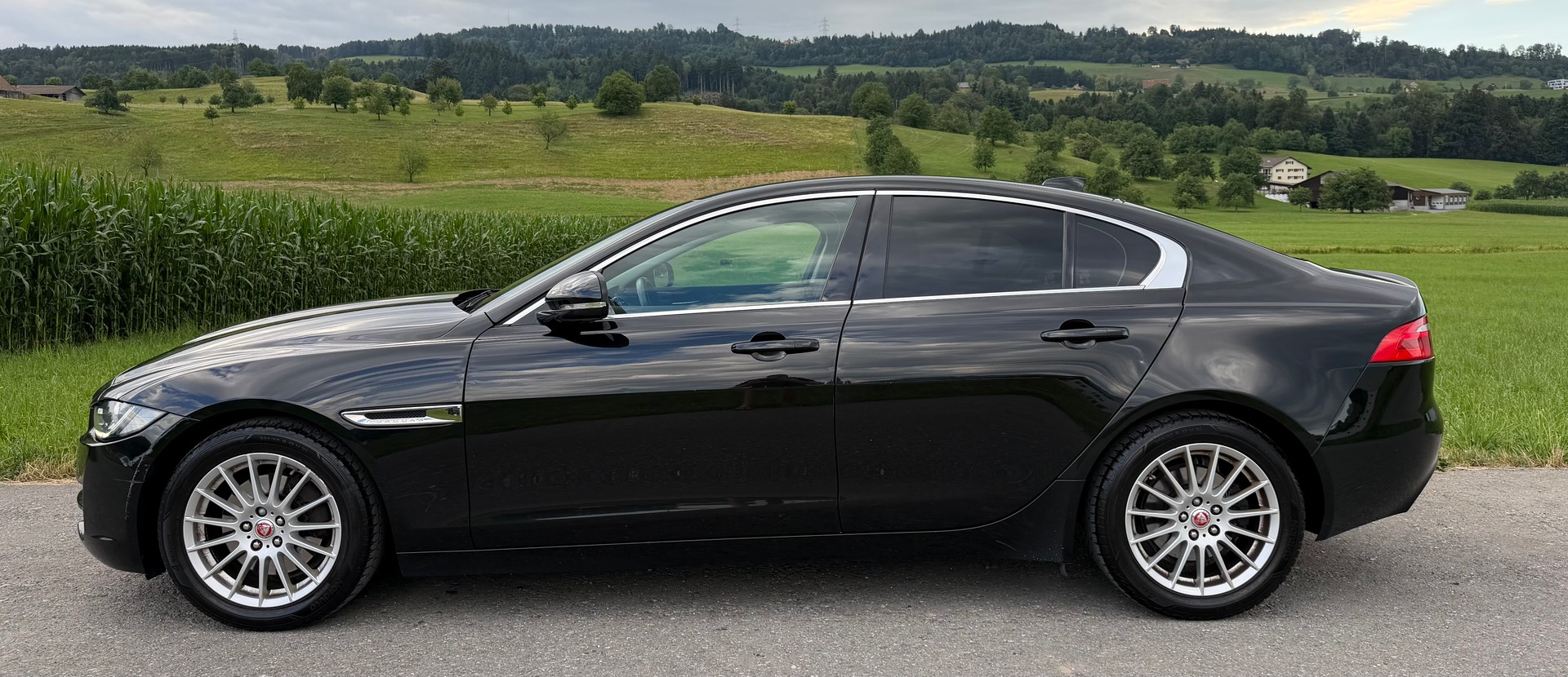 JAGUAR XE 20d Pure Automat-image-2