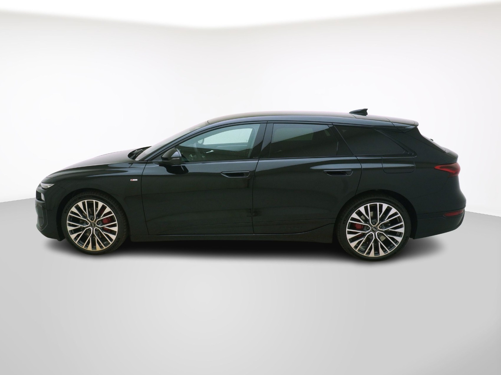 AUDI A6 e-tron Avant quattro S line-image-1