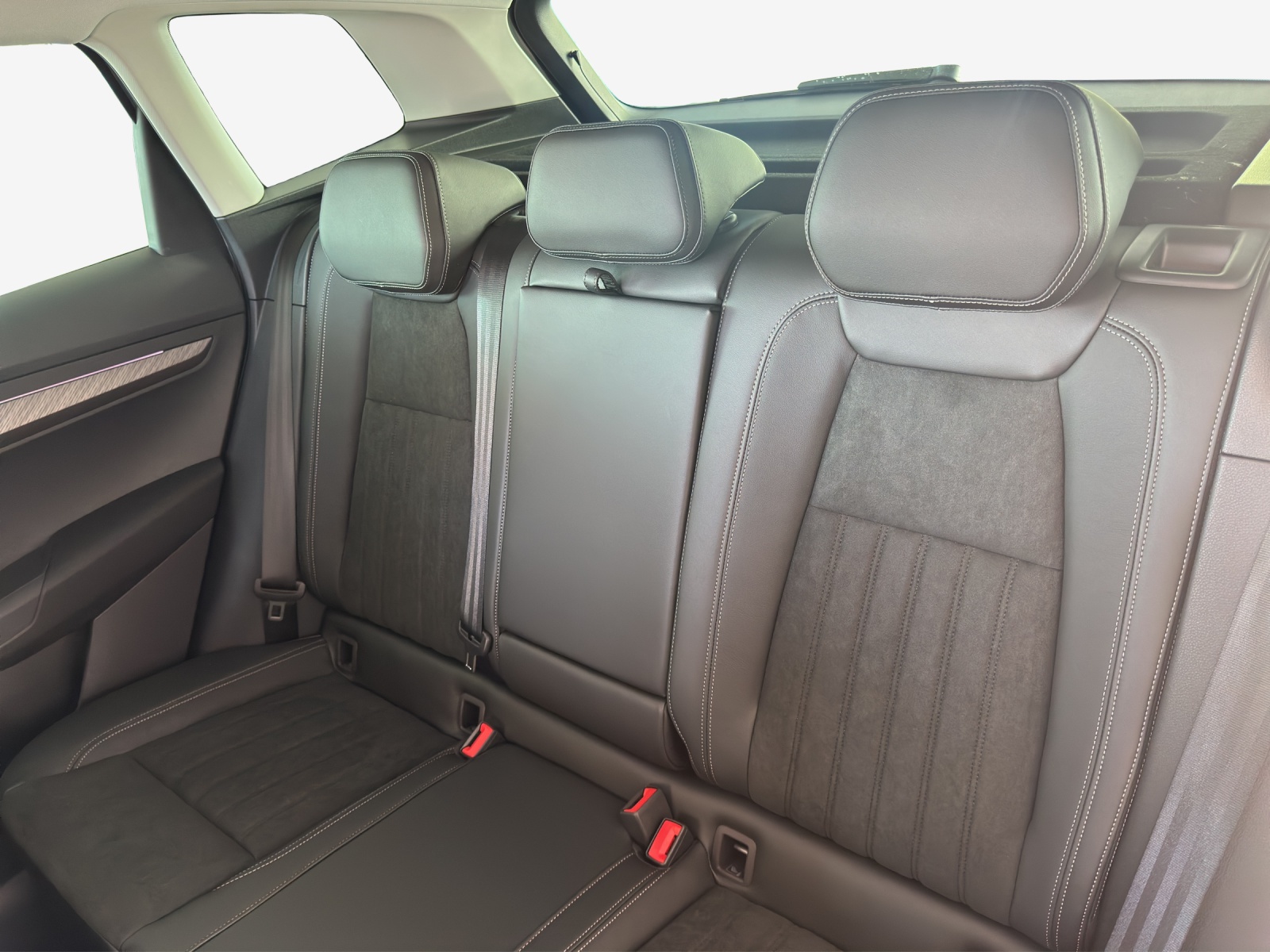 SKODA Karoq 2.0 TDI CR Dynamic 4x4 DSG-image-11