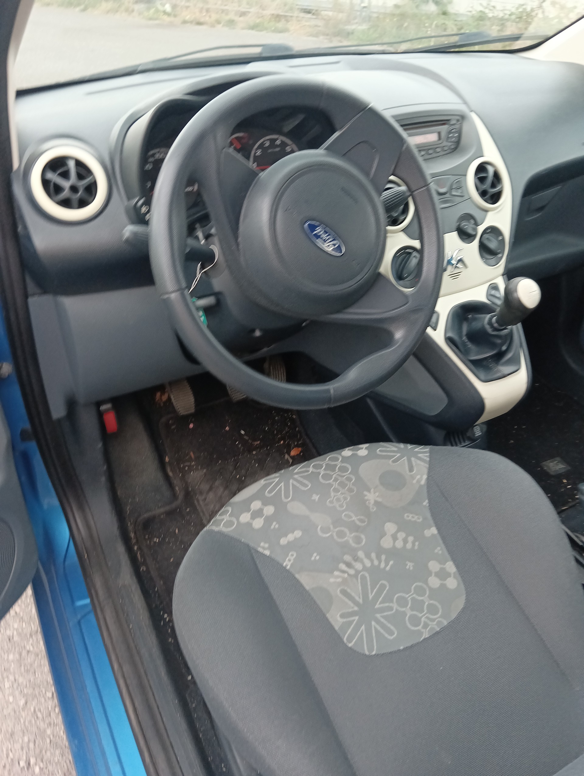 FORD KA 1.25 Titanium-image-6