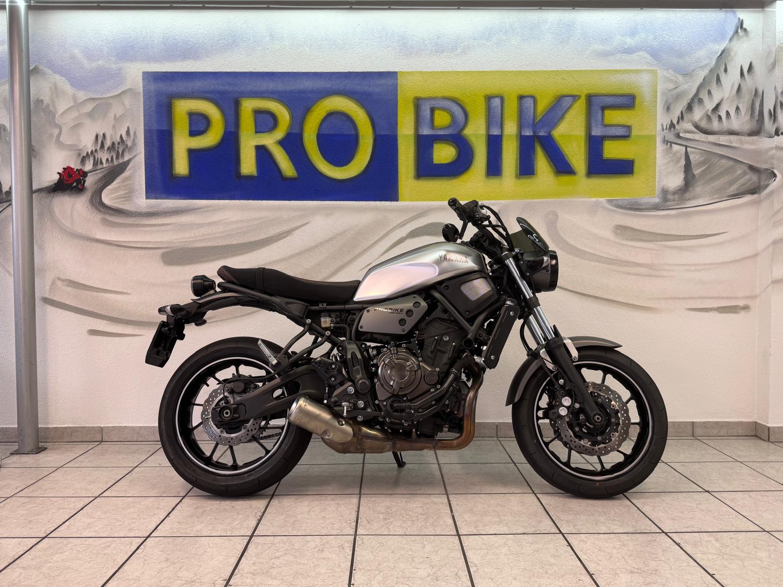 YAMAHA XSR 700-showroom-element-1