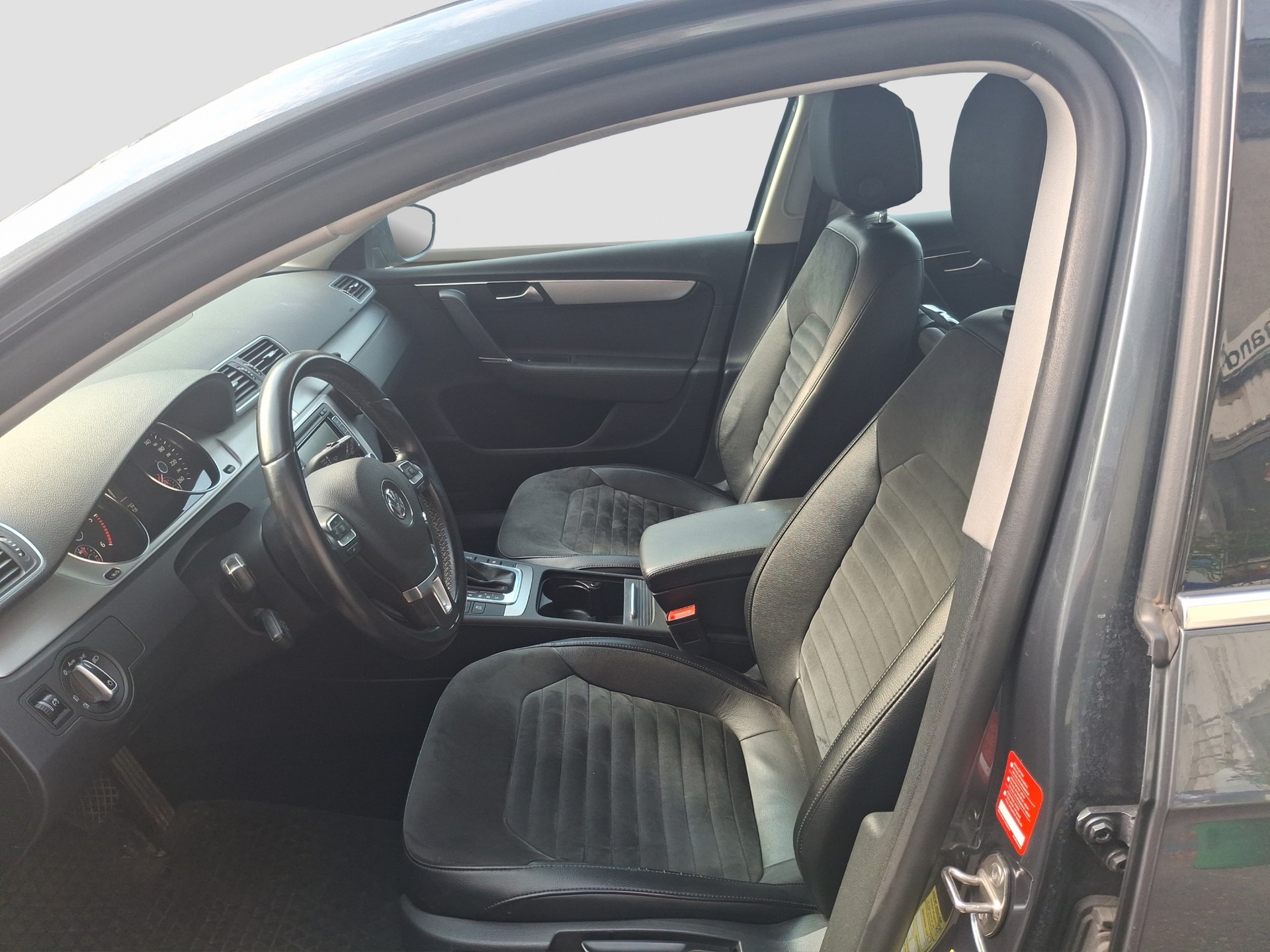 VW Passat Variant 2.0 TDI BlueMotion Technology Comfortline DSG-image-8