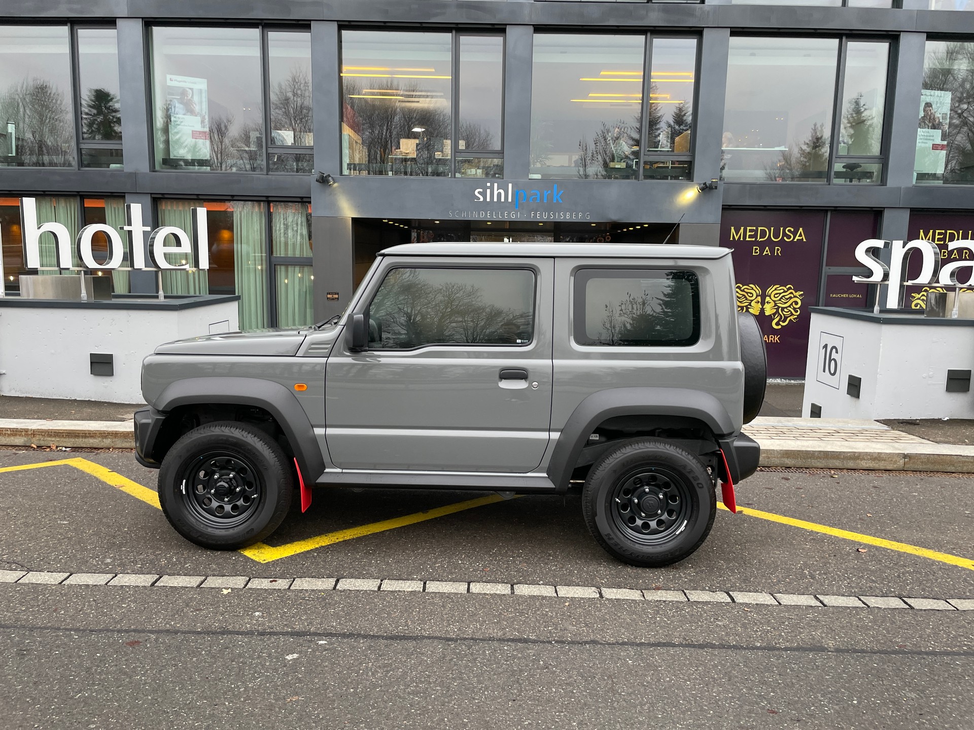 SUZUKI Jimny 1.5 Compact+ 4x4 Retro Edition-image-7