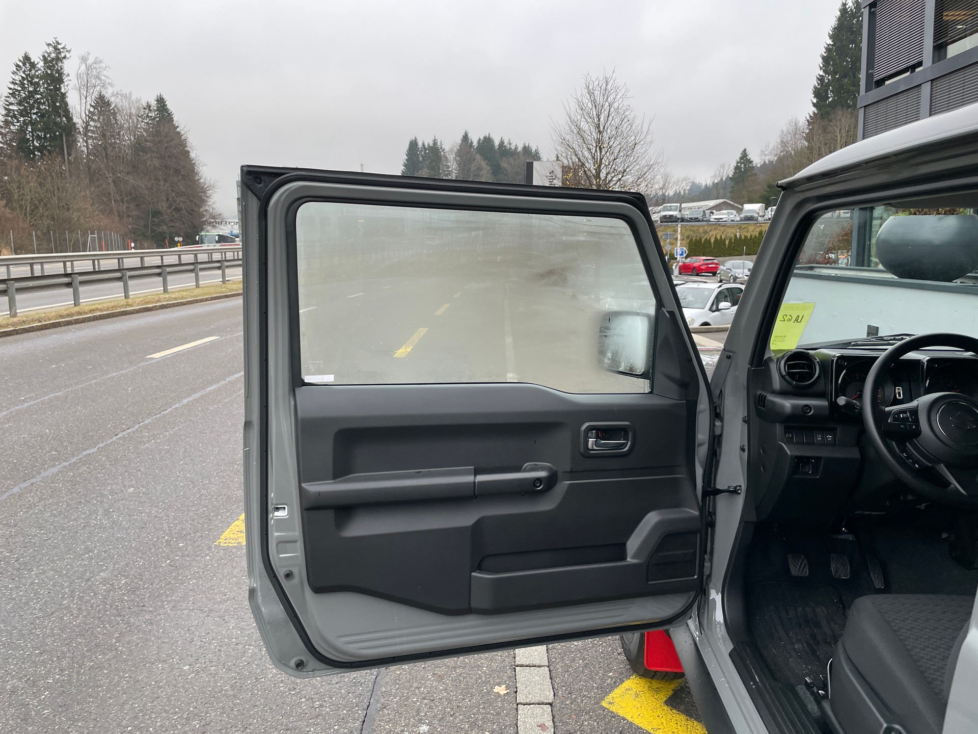 SUZUKI Jimny 1.5 Compact+ 4x4 Retro Edition-image-8