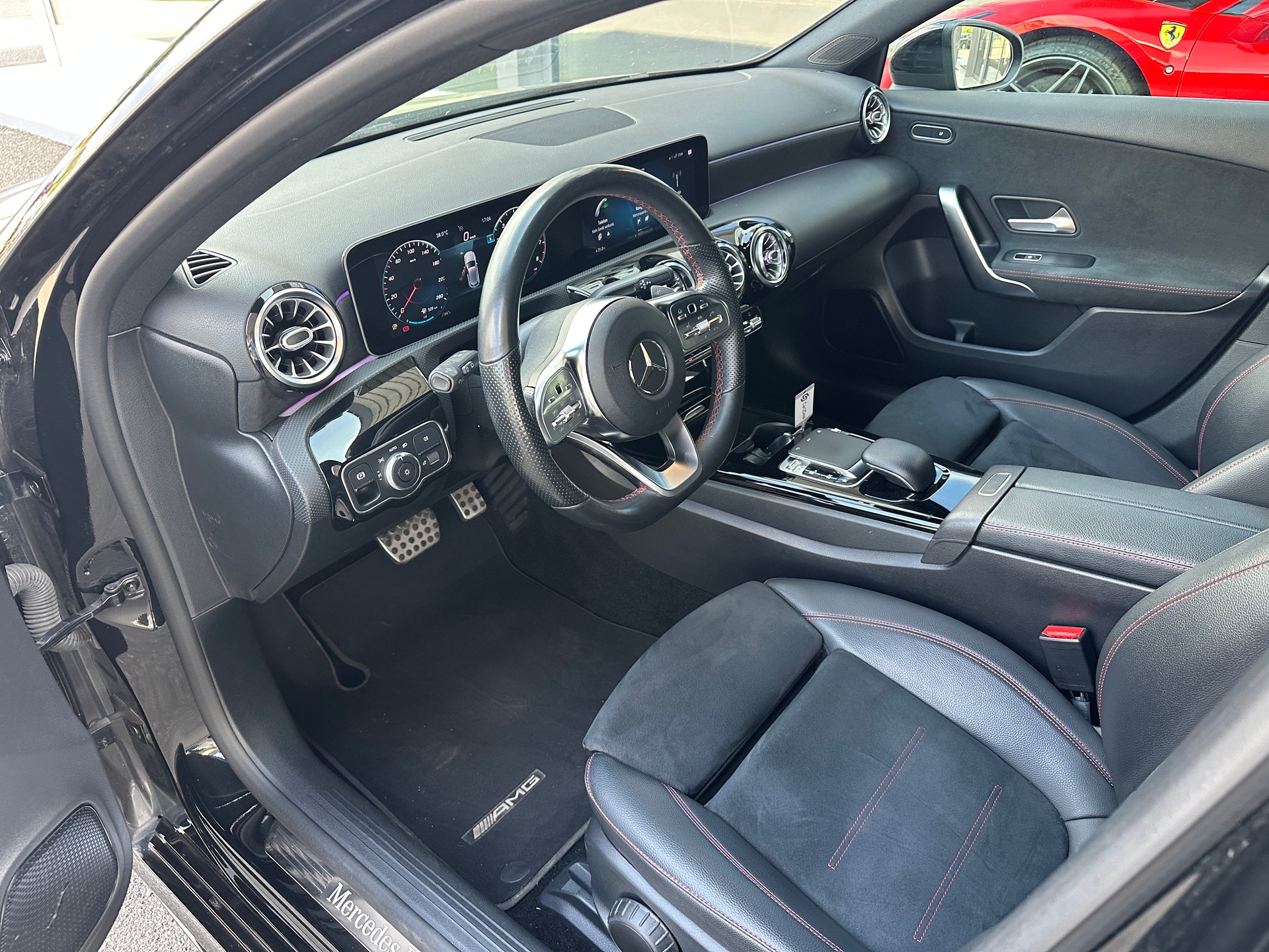 MERCEDES-BENZ A 220 AMG Line 7G-DCT-image-4