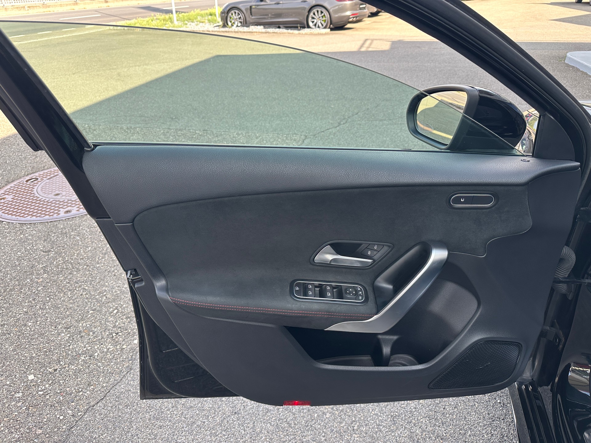 MERCEDES-BENZ A 220 AMG Line 7G-DCT-image-6