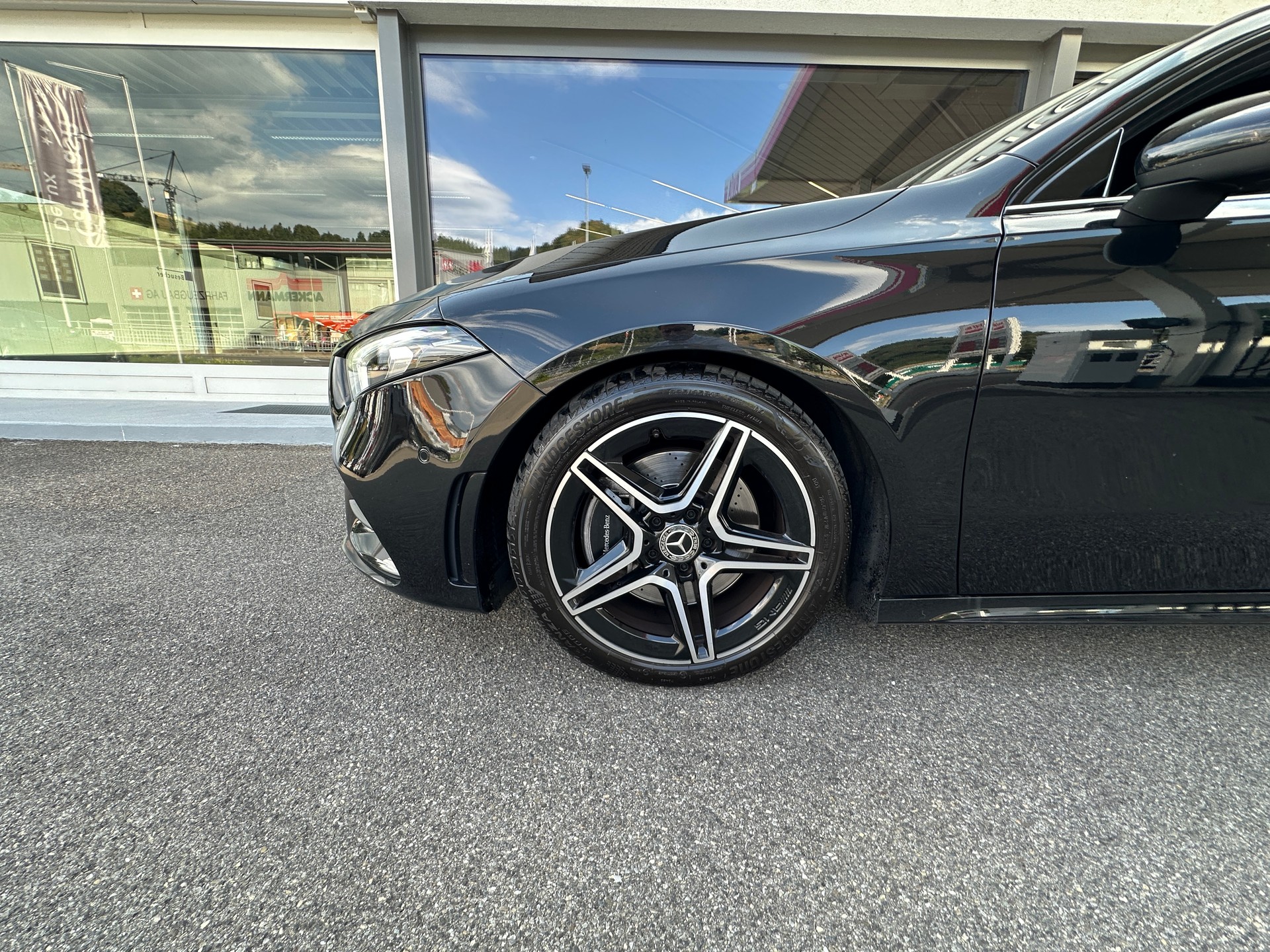 MERCEDES-BENZ A 220 AMG Line 7G-DCT-image-14
