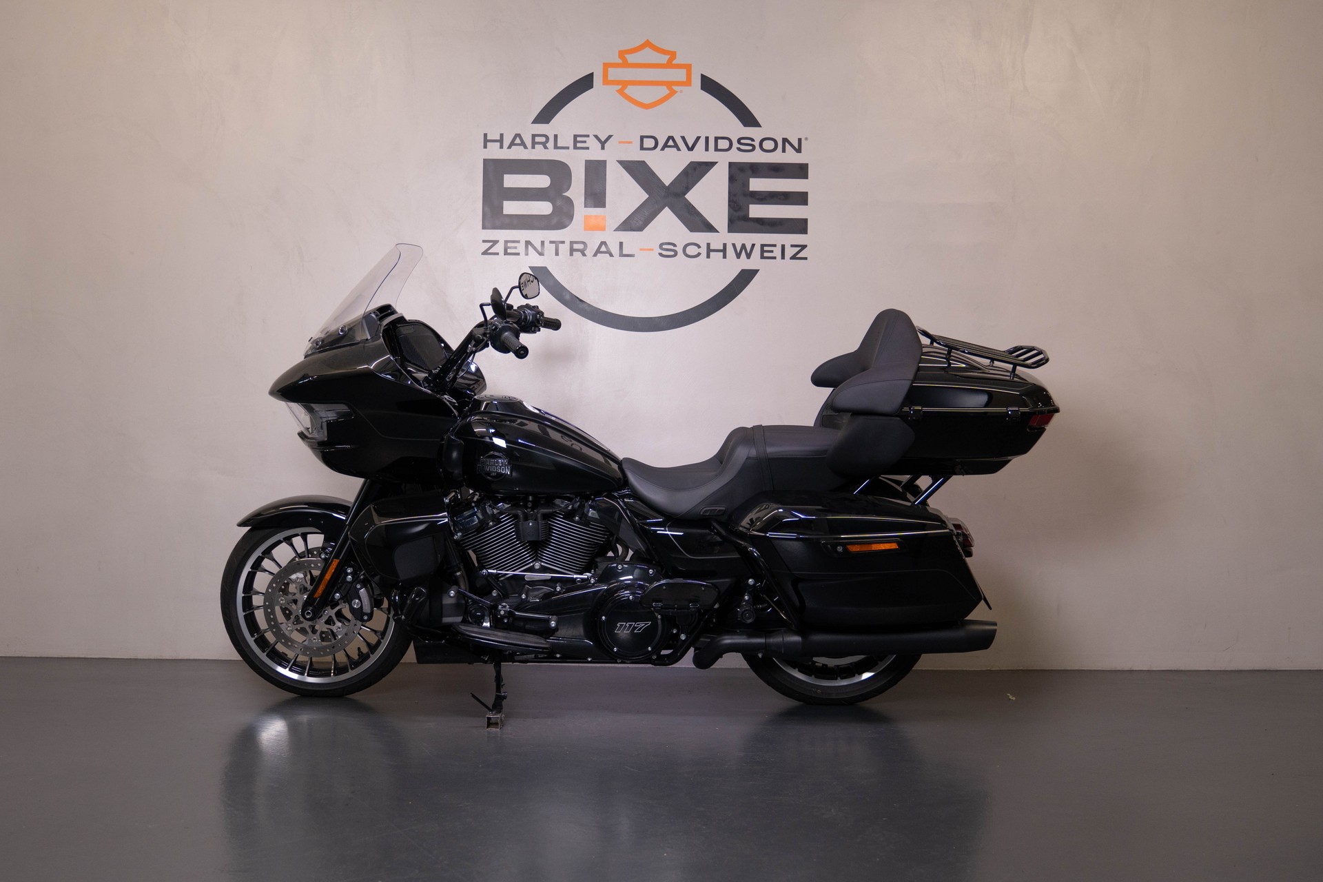 HARLEY-DAVIDSON FLTRXL Road Glide Limited 117i-showroom-element-1