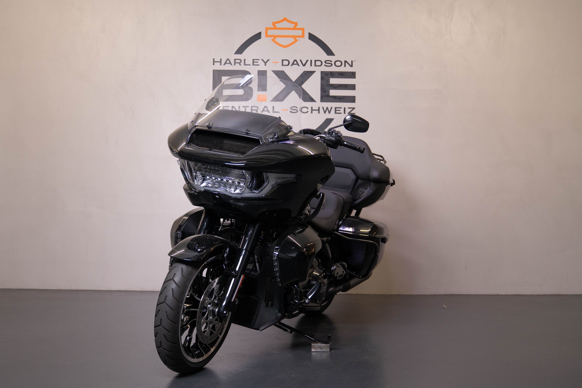 HARLEY-DAVIDSON FLTRXL Road Glide Limited 117i-showroom-element-2