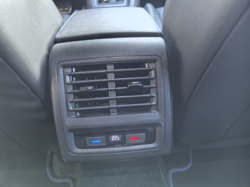 VW Golf 2.0 TSI R DSG 4Motion-image-10
