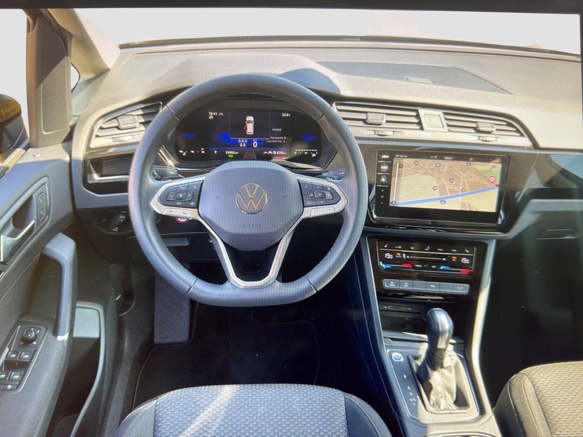VW Touran 2.0 TDI Comfortline DSG - 7 Sitzer-image-4