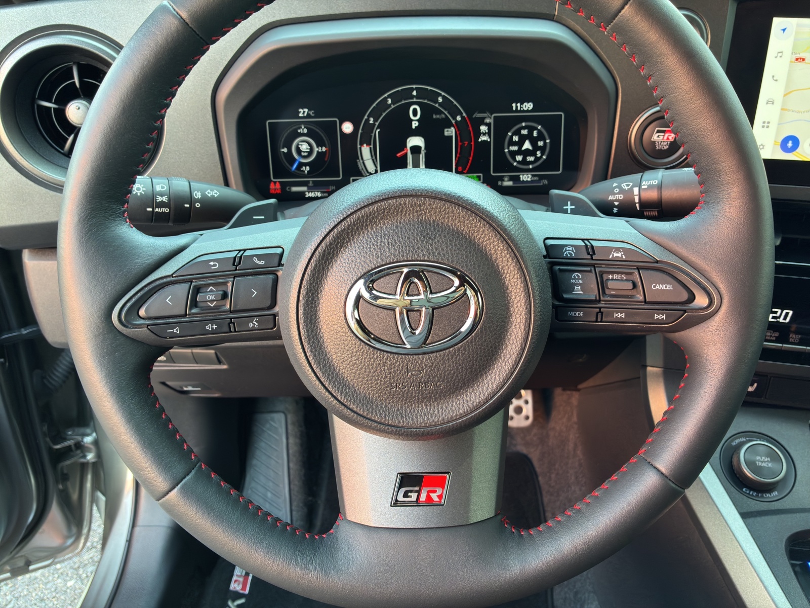 TOYOTA Yaris 1.6 GR Sport A-image-13