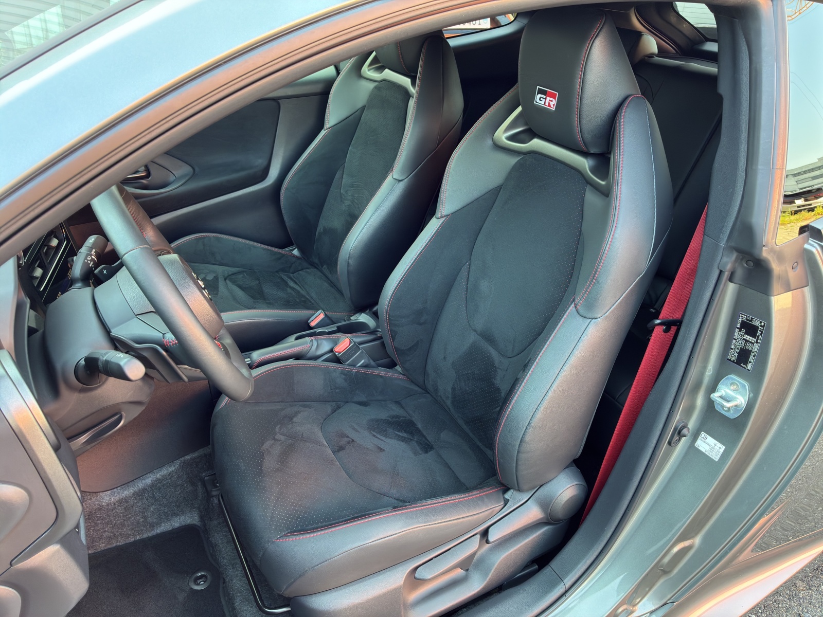 TOYOTA Yaris 1.6 GR Sport A-image-11