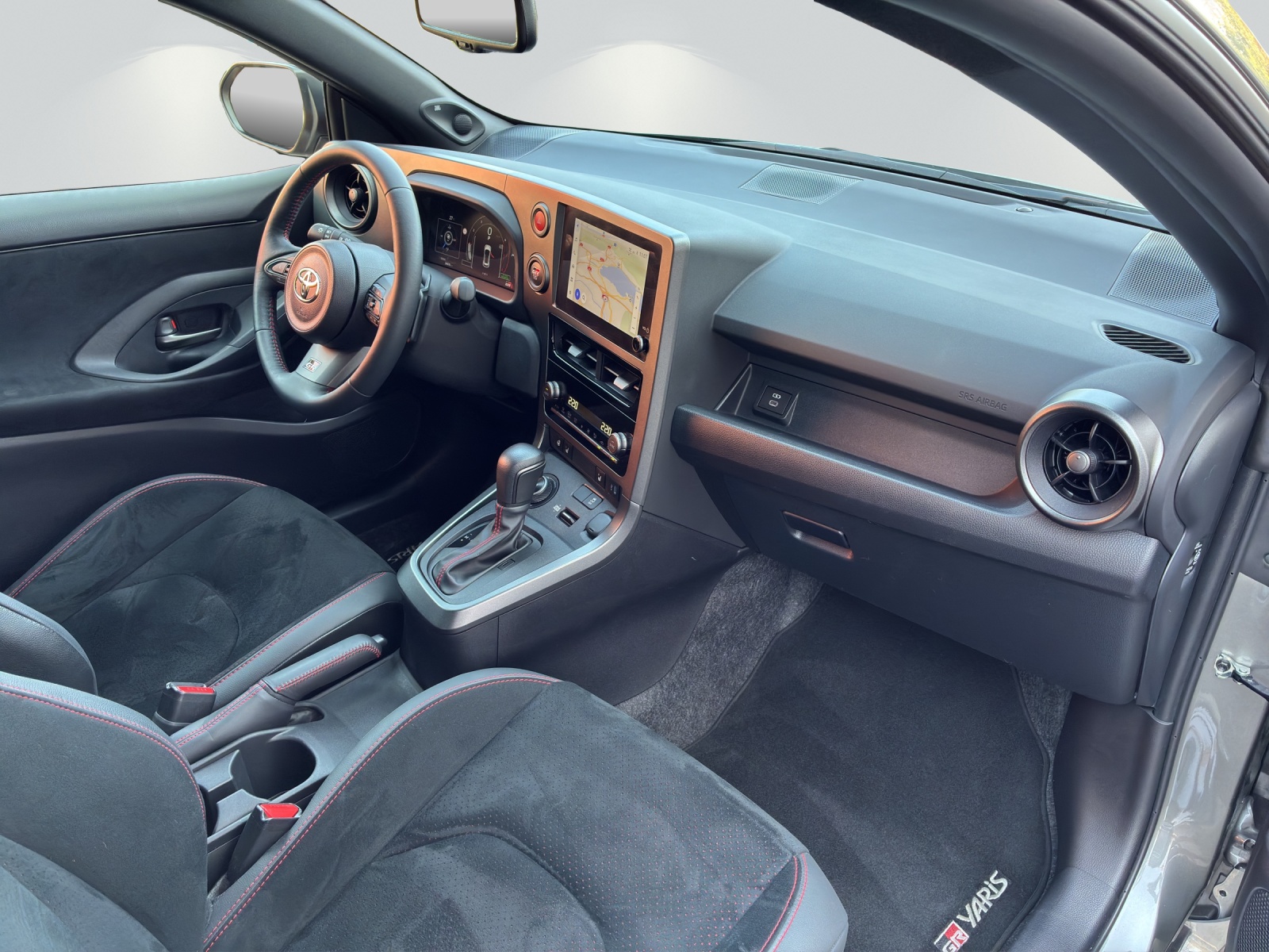 TOYOTA Yaris 1.6 GR Sport A-image-7