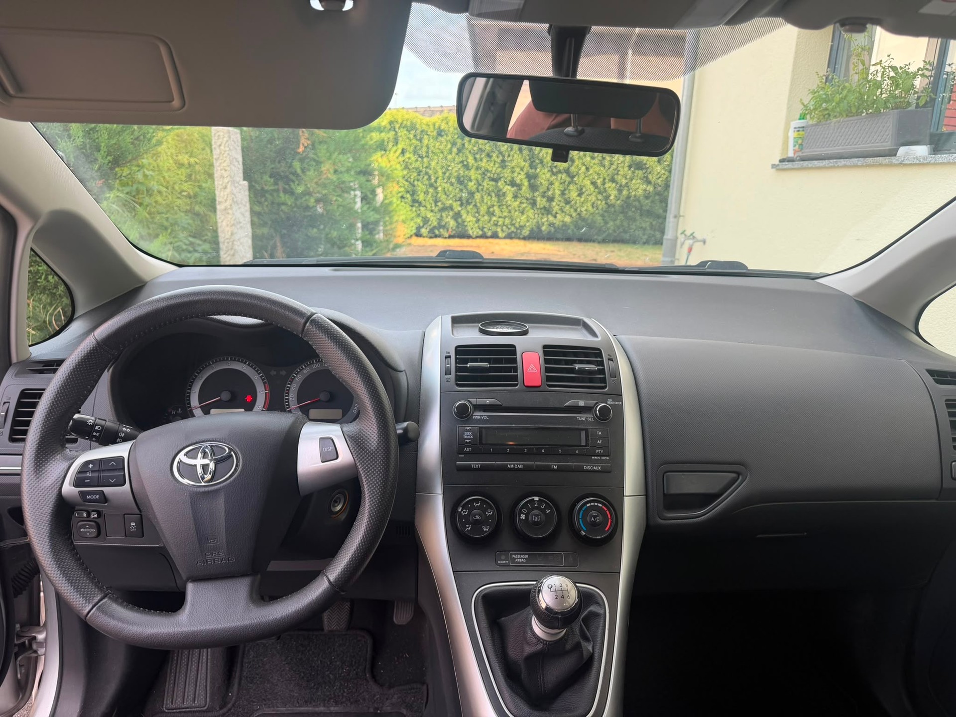 TOYOTA Auris 1.6 Linea Luna-image-8
