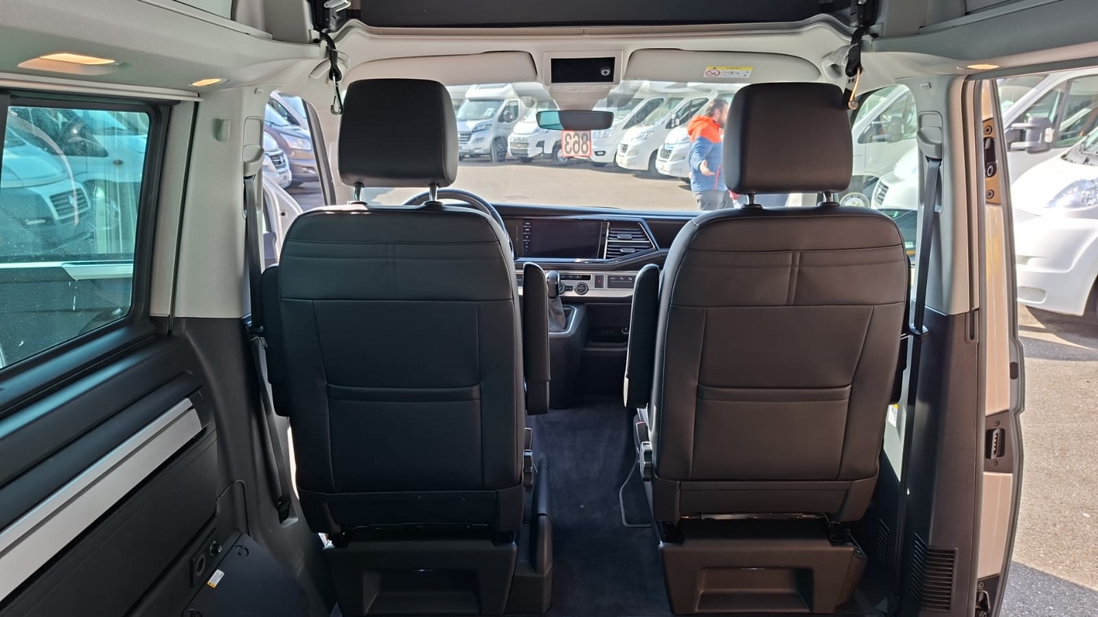 VW T6.1 California 2.0 TDI Beach Liberty 4Motion DSG-image-21