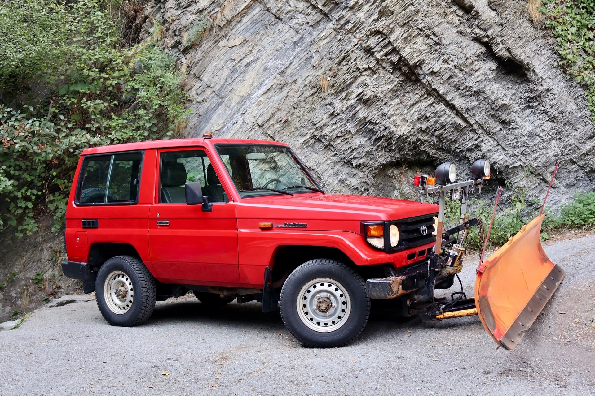 TOYOTA Land Cruiser 400 HdT 4.2 D-showroom-element-2