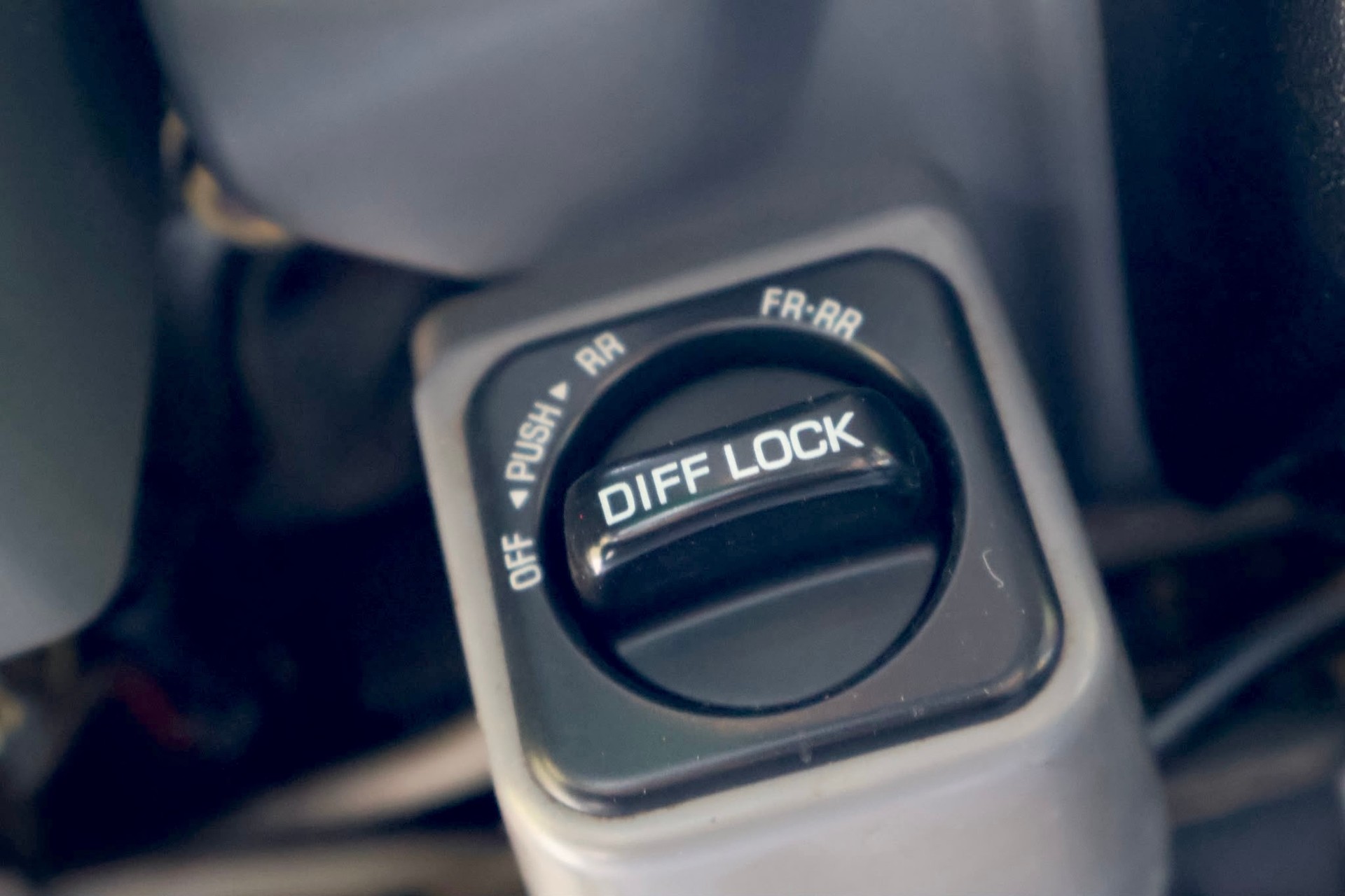TOYOTA Land Cruiser 400 HdT 4.2 D-image-10