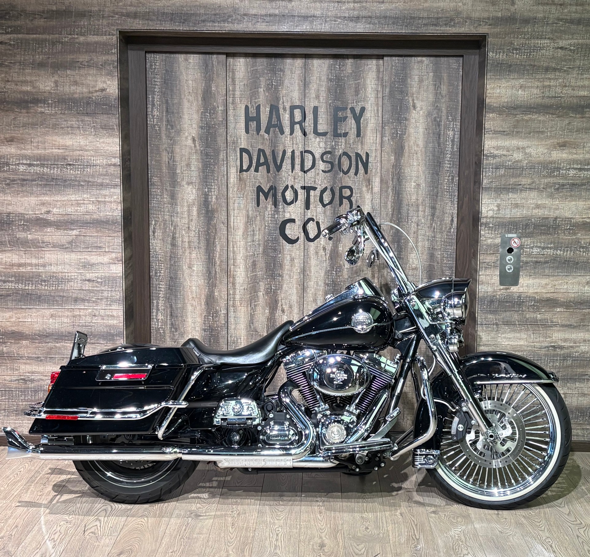 HARLEY-DAVIDSON FLHRC Road King Classic ABS