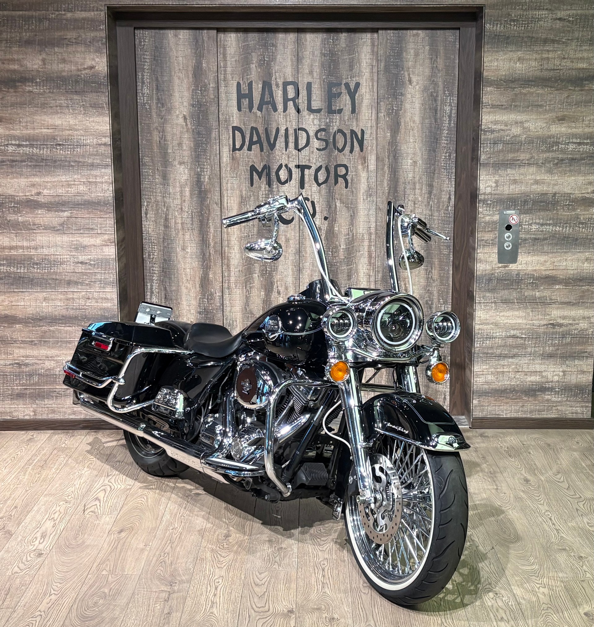 HARLEY-DAVIDSON FLHRC Road King Classic ABS-showroom-element-1