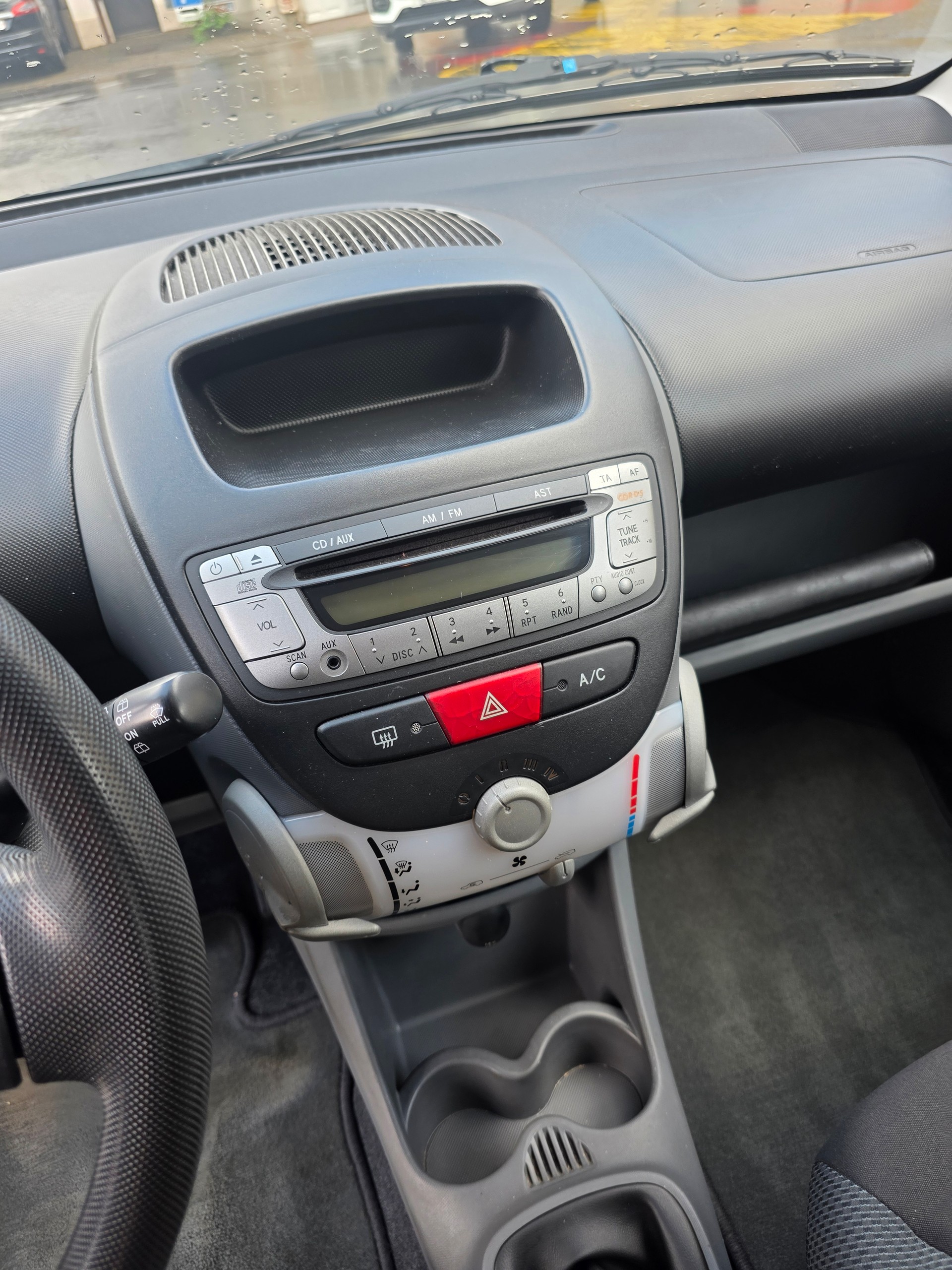 TOYOTA Aygo 1.0 Linea Terra-image-8