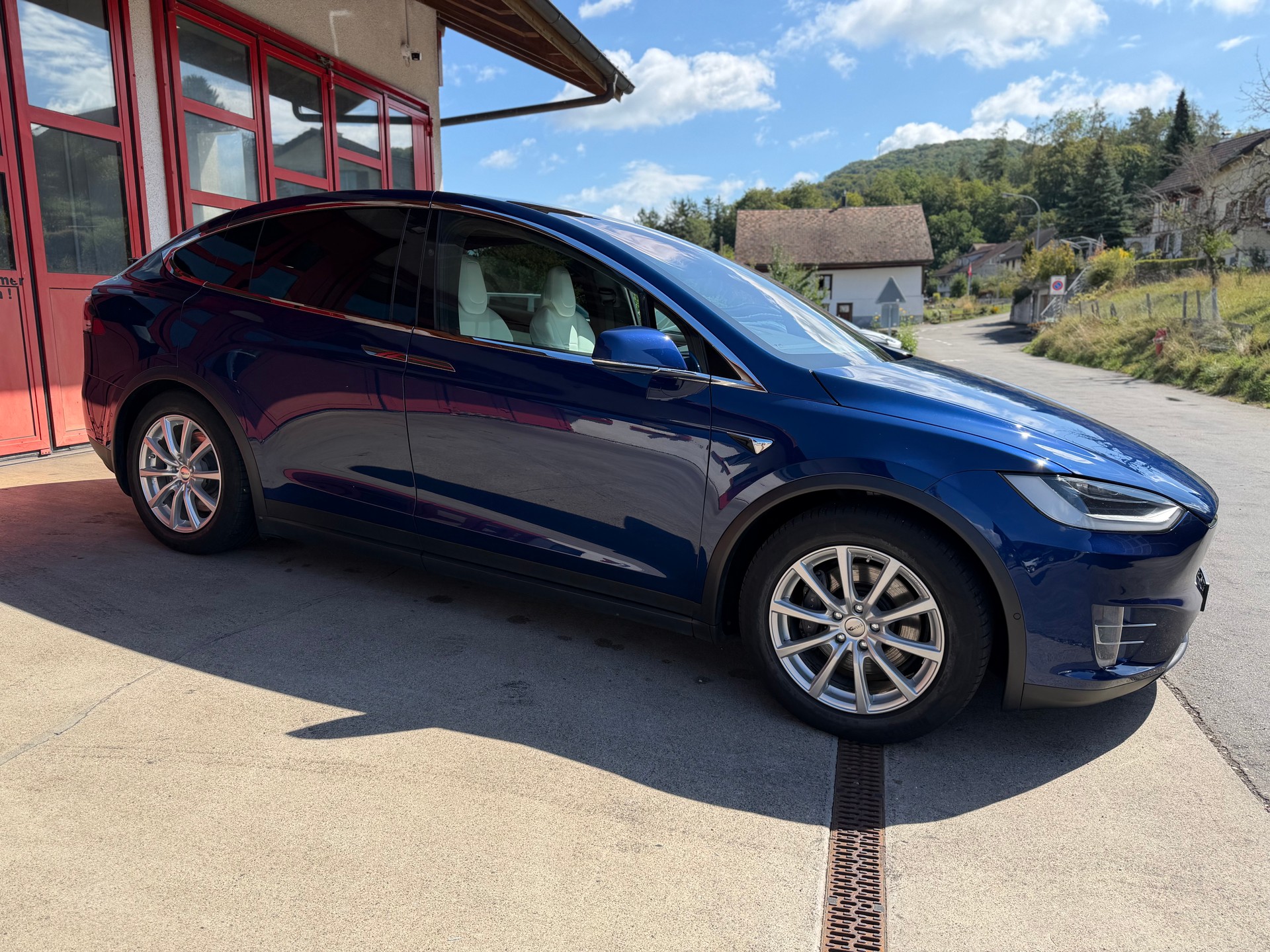 TESLA Model X 90 D / SoH 87,4% / 7Sitzer-image-9