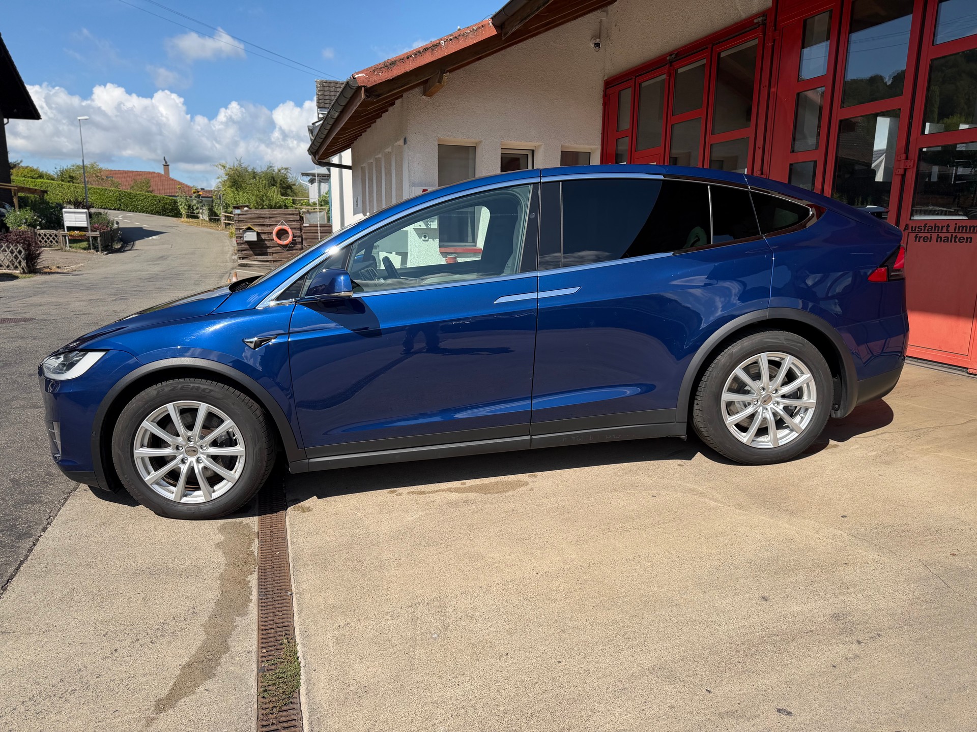 TESLA Model X 90 D / SoH 87,4% / 7Sitzer-image-4