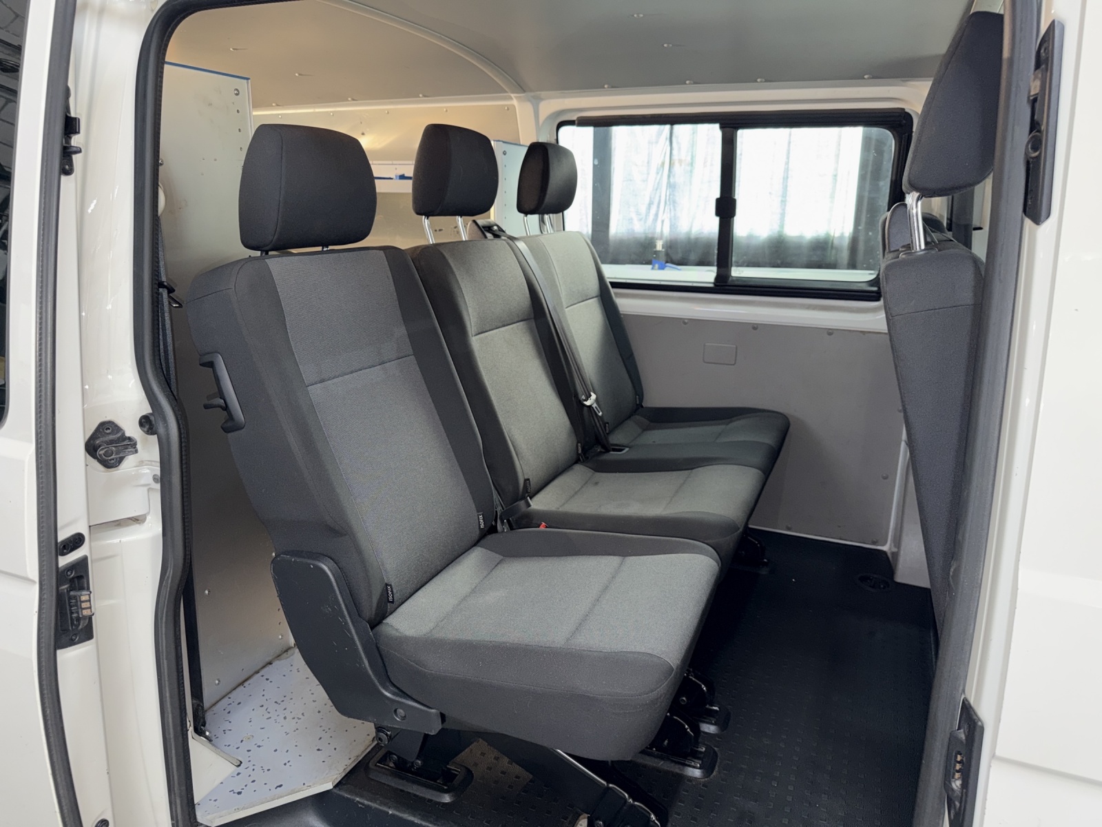 VW T6 2.0 TDI 4Motion 6 Plätzer ( Mit AHK / Sortimo Regale )-image-11