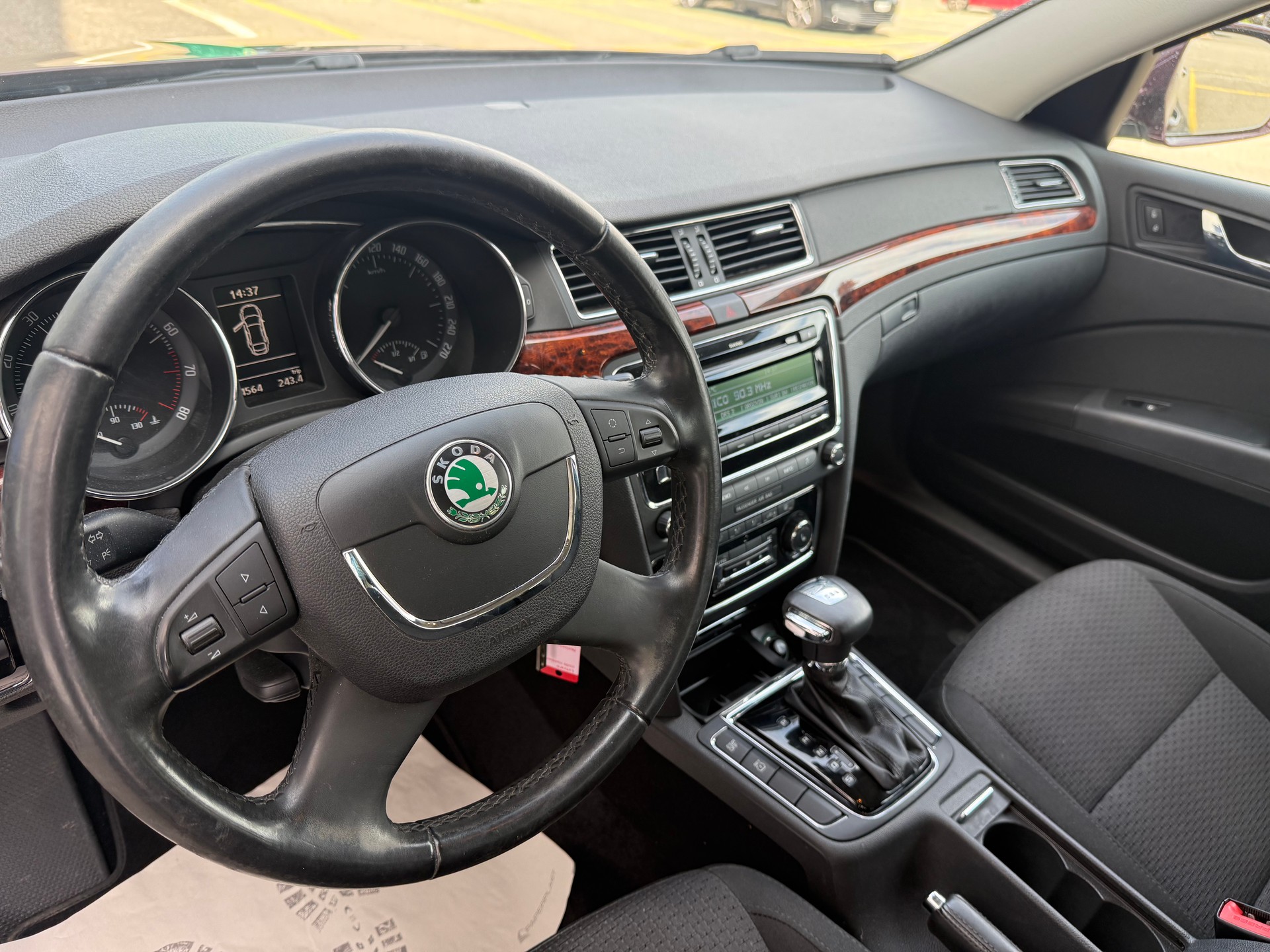 SKODA Superb 1.8 TSI Comfort DSG-image-8