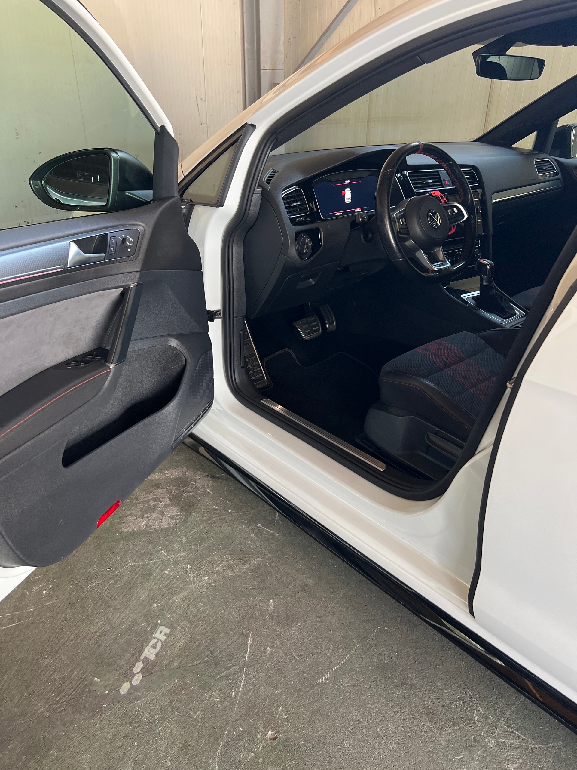 VW Golf 2.0 TSI GTI TCR DSG - Top Zustand - Leasing ab 345.- ohne anzhalung-image-9