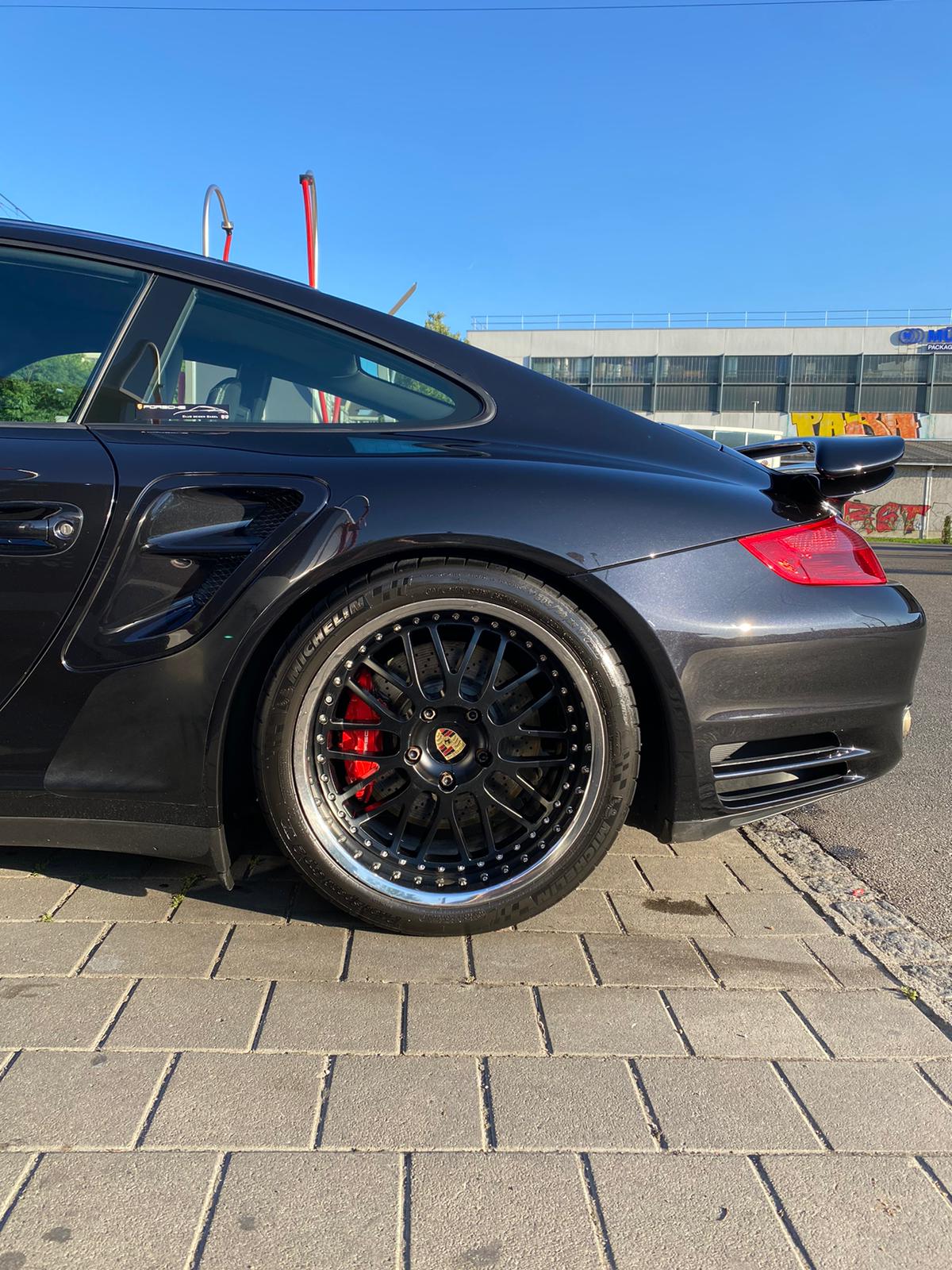 PORSCHE 3.6 Turbo-image-1