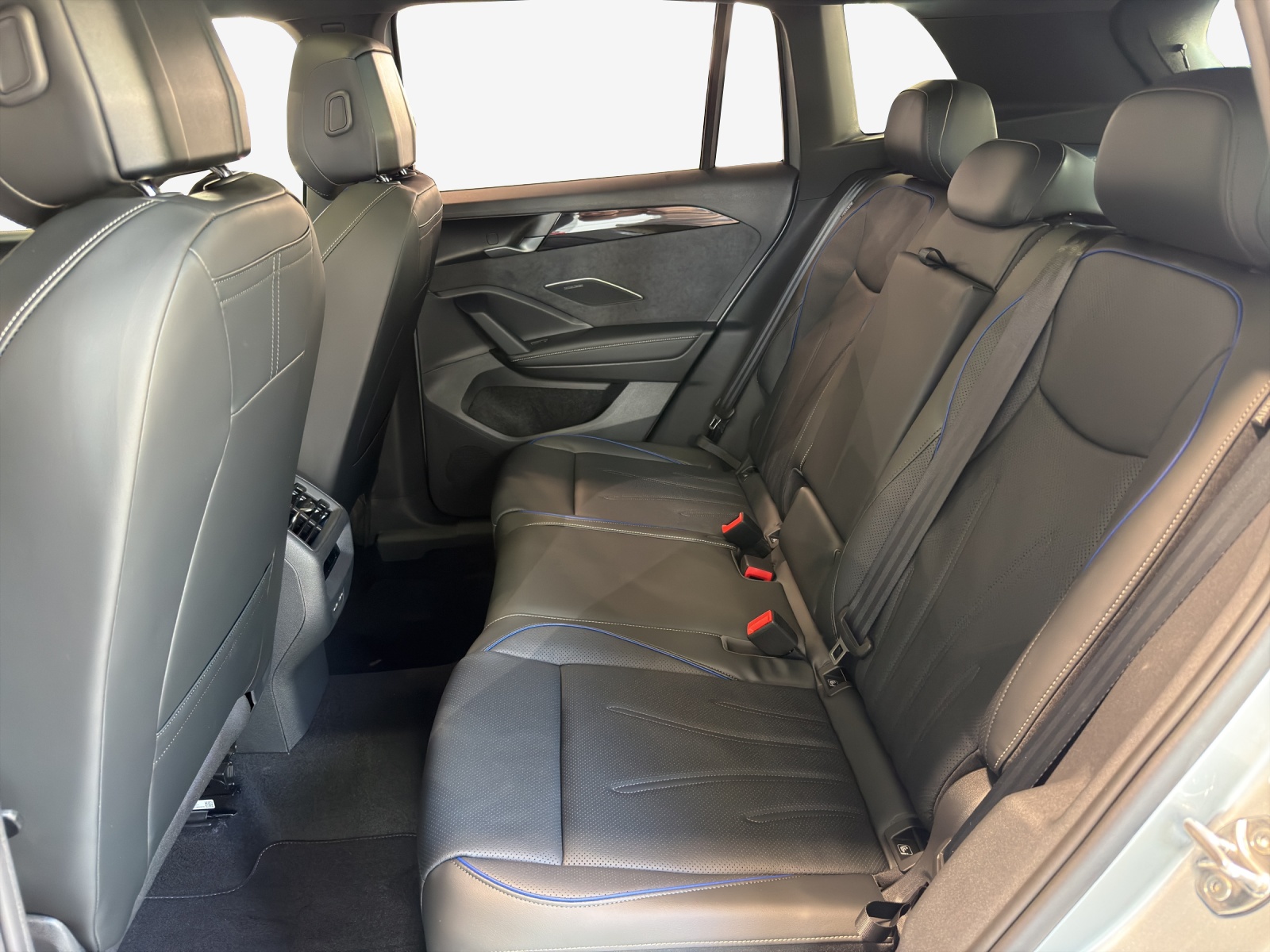VW Tiguan 2.0 TSI DSG R-Line Plus 4Motion-image-11