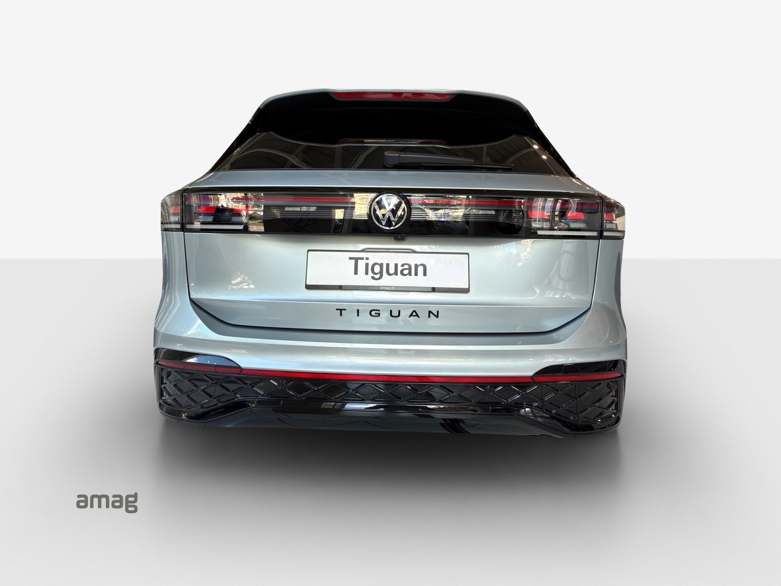 VW Tiguan 2.0 TSI DSG R-Line Plus 4Motion-image-3