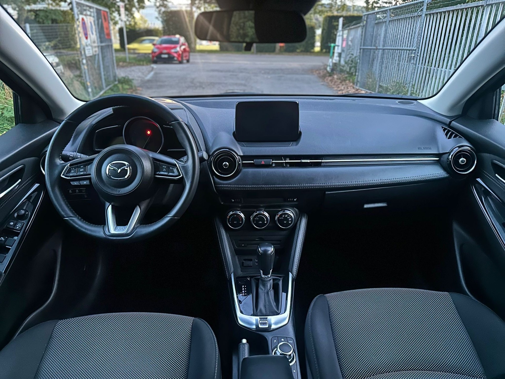 MAZDA 2 SKYACTIV-G 90 Revolution Automat-image-9