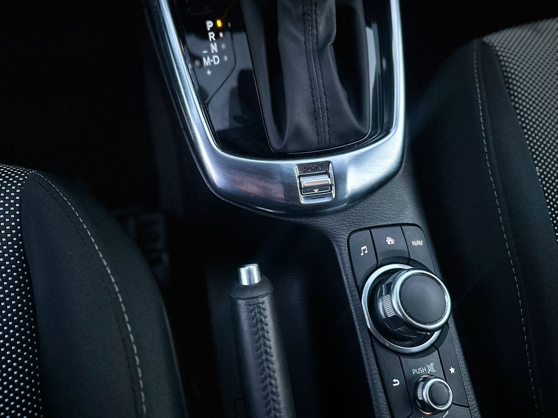 MAZDA 2 SKYACTIV-G 90 Revolution Automat-image-14