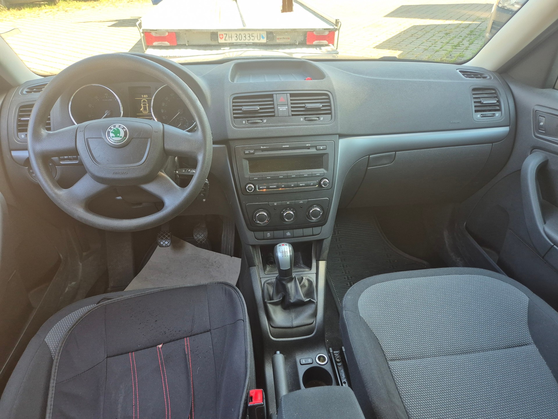 SKODA Yeti 1.8 TSI Entry 4x4-image-9