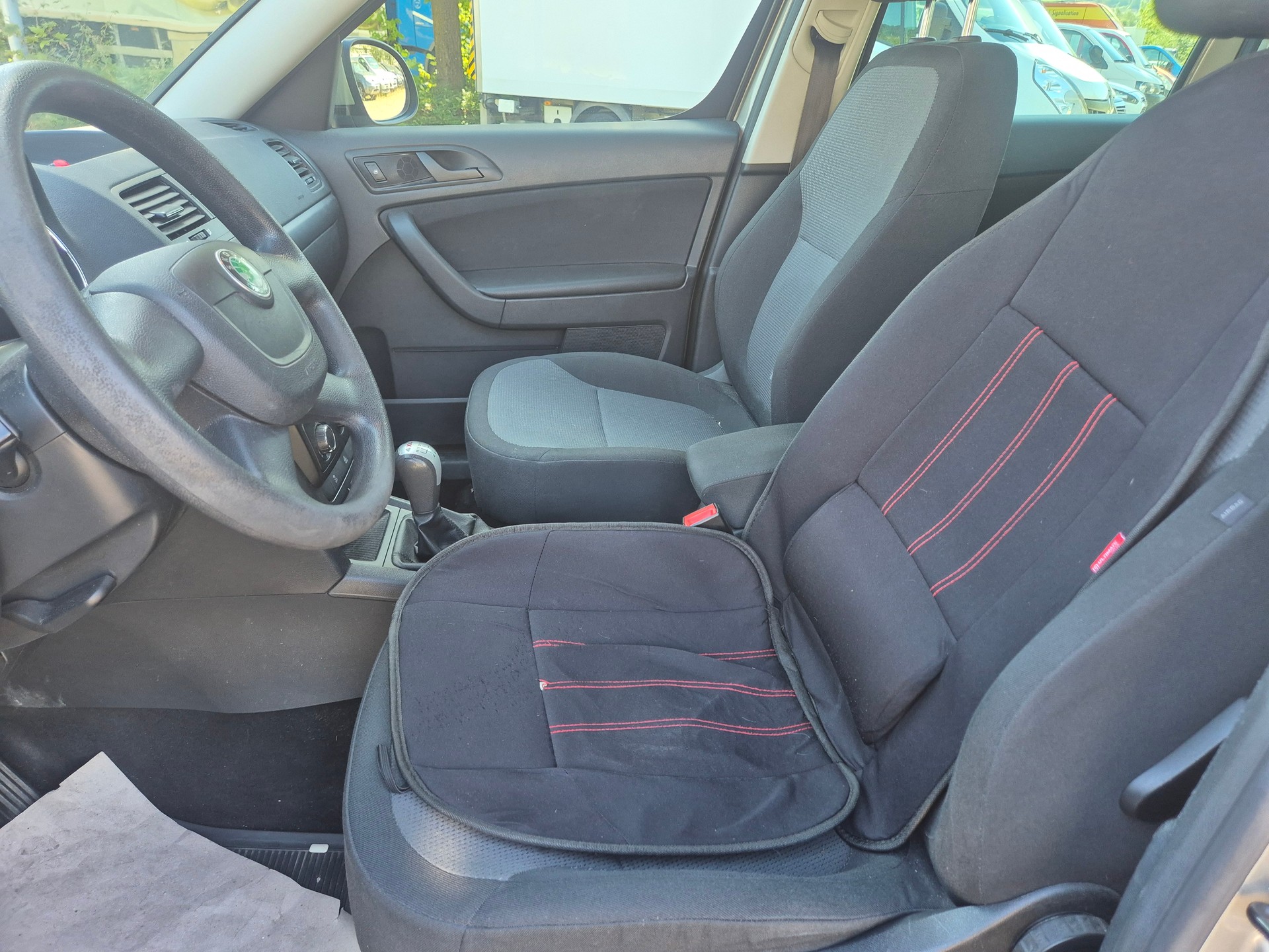 SKODA Yeti 1.8 TSI Entry 4x4-image-10