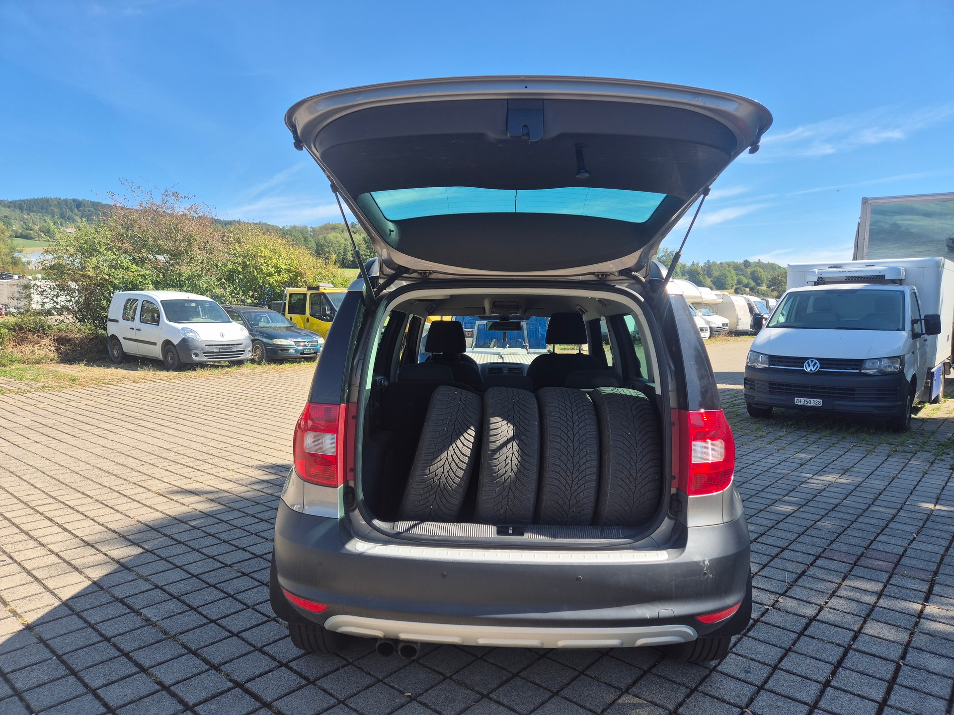 SKODA Yeti 1.8 TSI Entry 4x4-image-8
